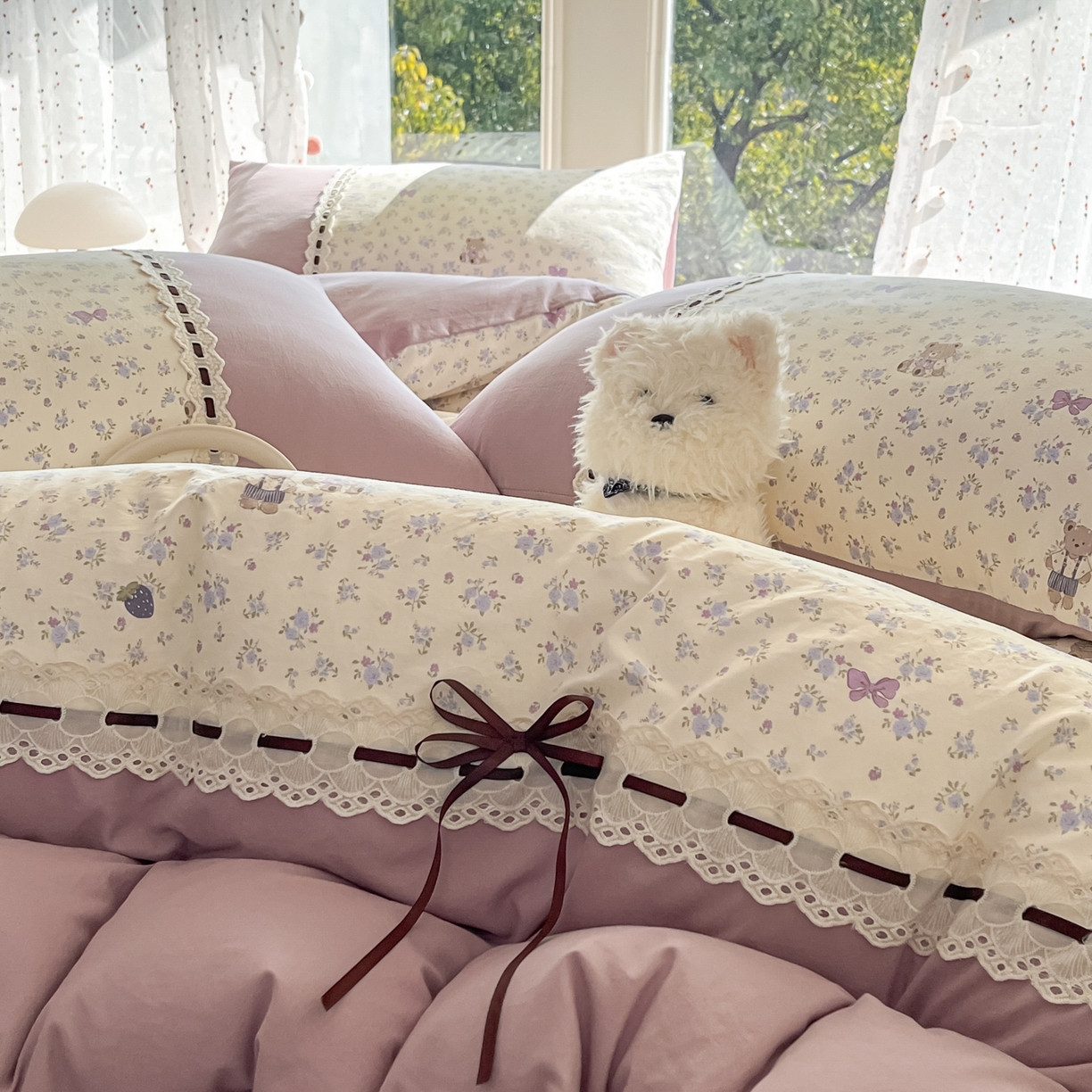 91家纺网 家纺一手货源 找家纺 菲梵家纺 2026新款法式花边A类云朵棉四件套 花趣小熊