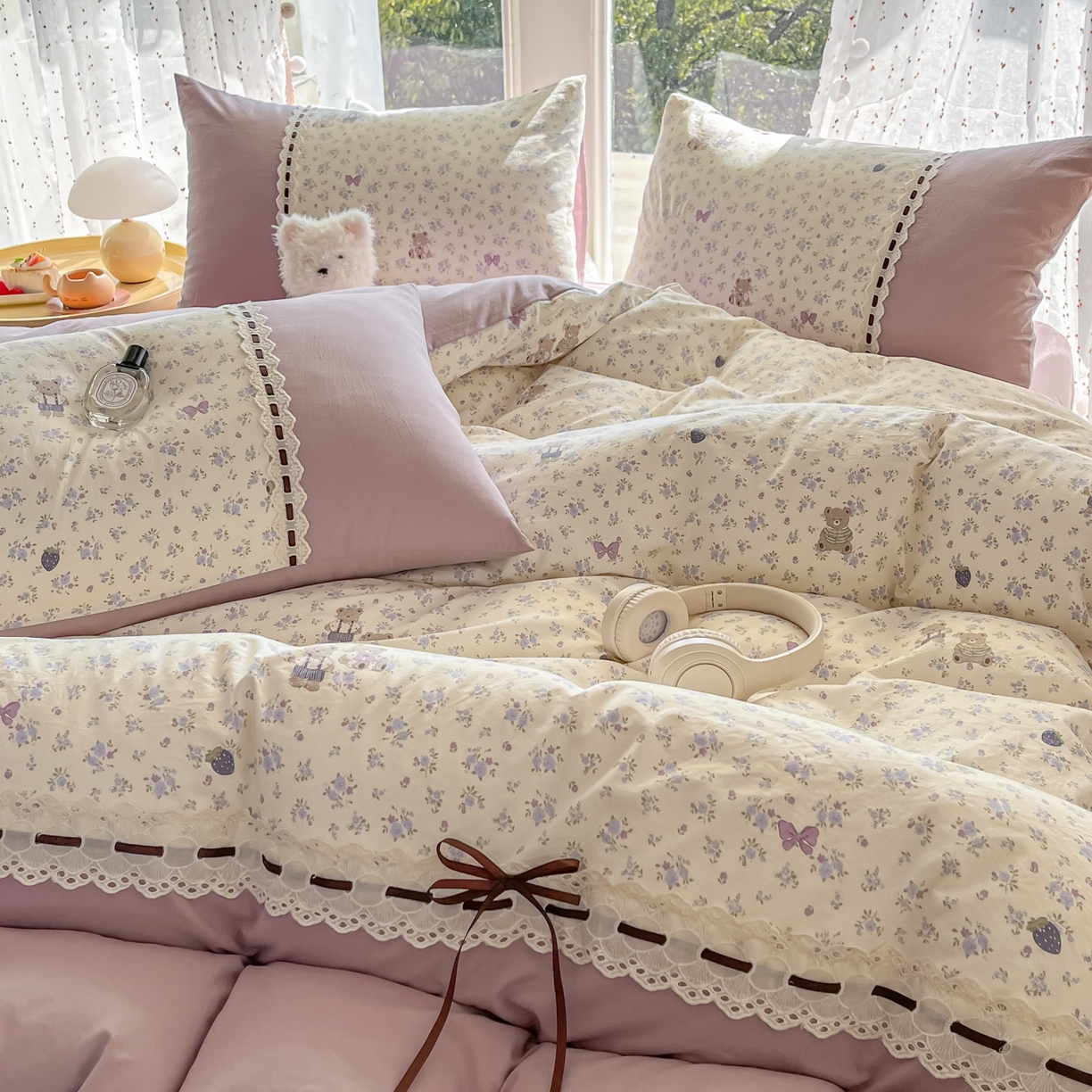 91家纺网 家纺一手货源 找家纺 菲梵家纺 2026新款法式花边A类云朵棉四件套 花趣小熊