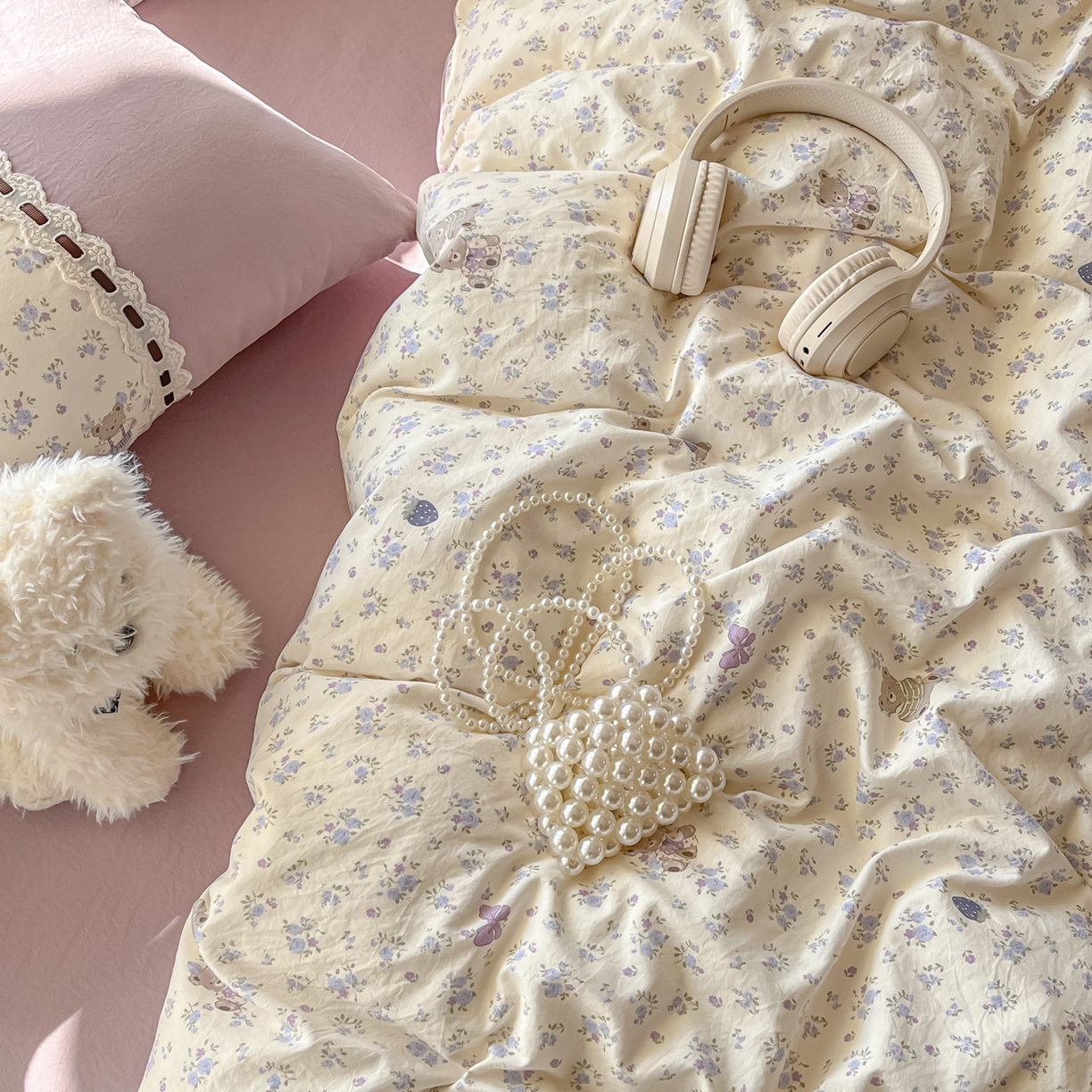 91家纺网 家纺一手货源 找家纺 菲梵家纺 2026新款法式花边A类云朵棉四件套 花趣小熊