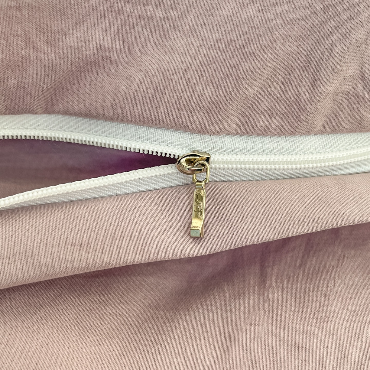 91家纺网 家纺一手货源 找家纺 菲梵家纺 2026新款法式花边A类云朵棉四件套 花趣小熊