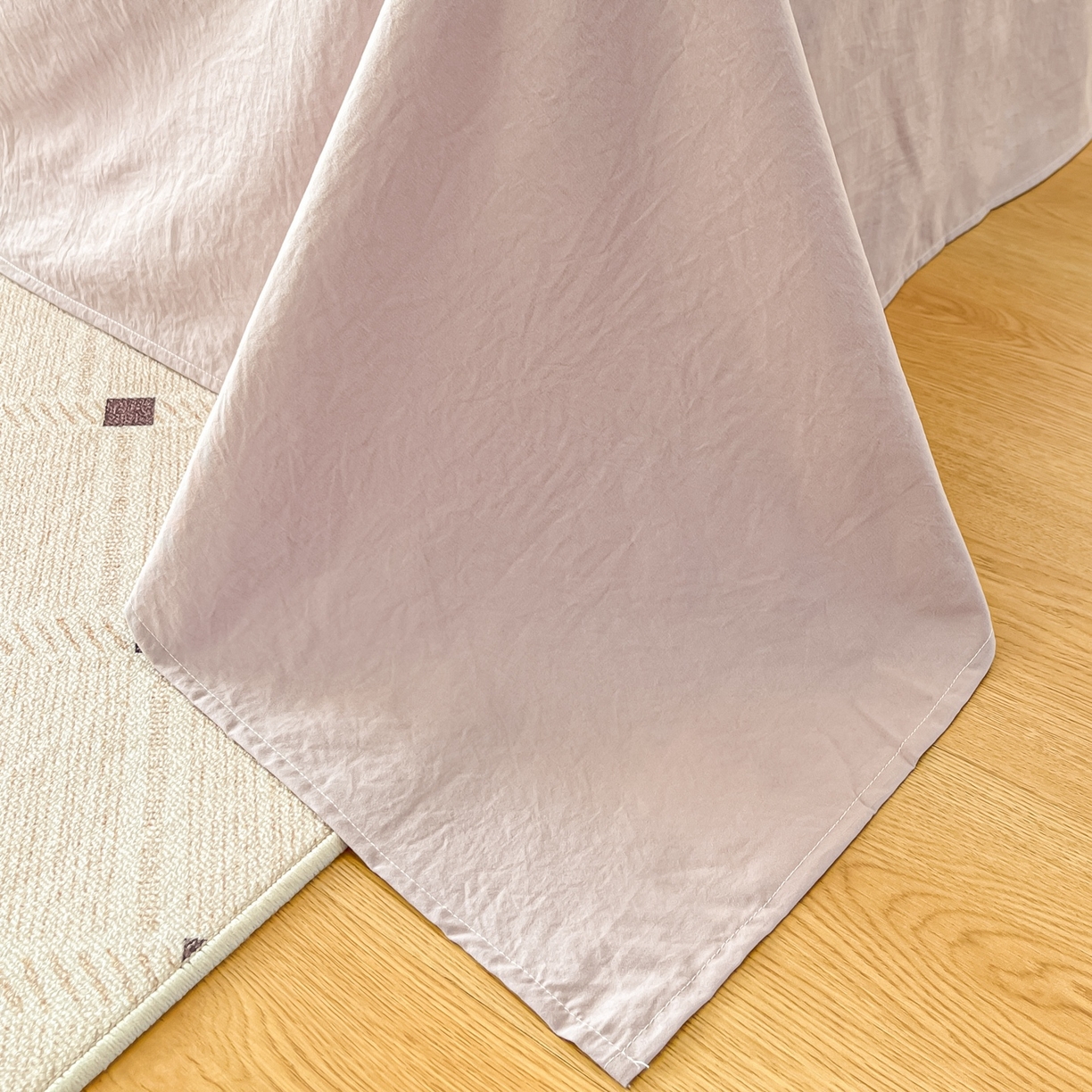 91家纺网 家纺一手货源 找家纺 菲梵家纺 2026新款法式花边A类云朵棉四件套 花趣小熊