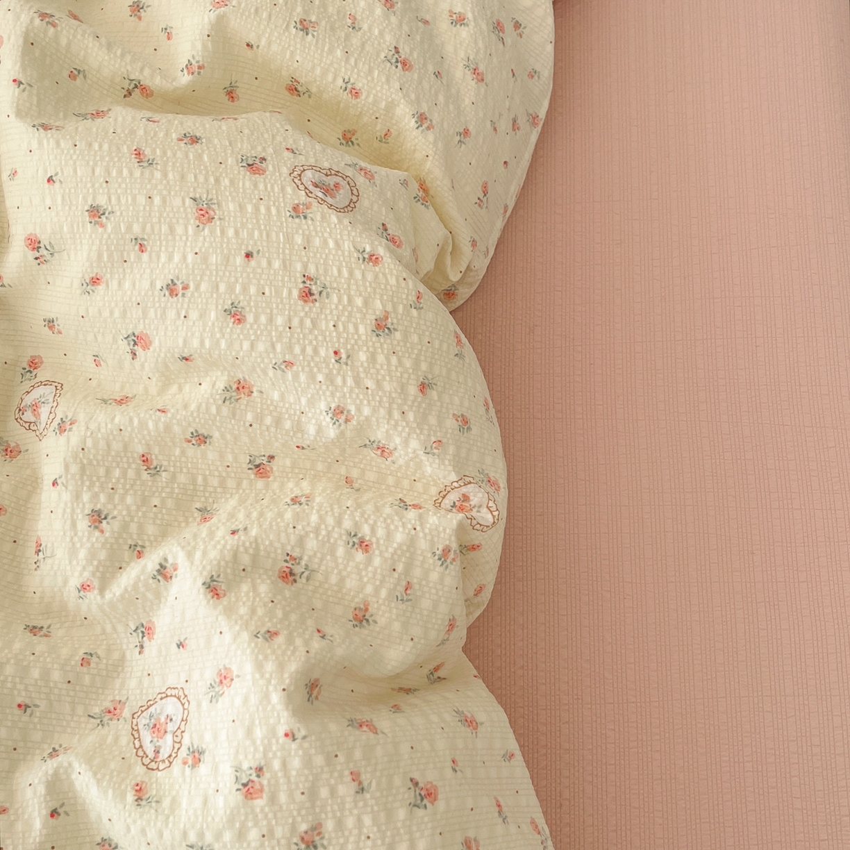 91家纺网 家纺一手货源 找家纺 玉海棠家纺 2026新款直播爆款高品质高克重泡泡纱泡芙纱四件套 温柔小花