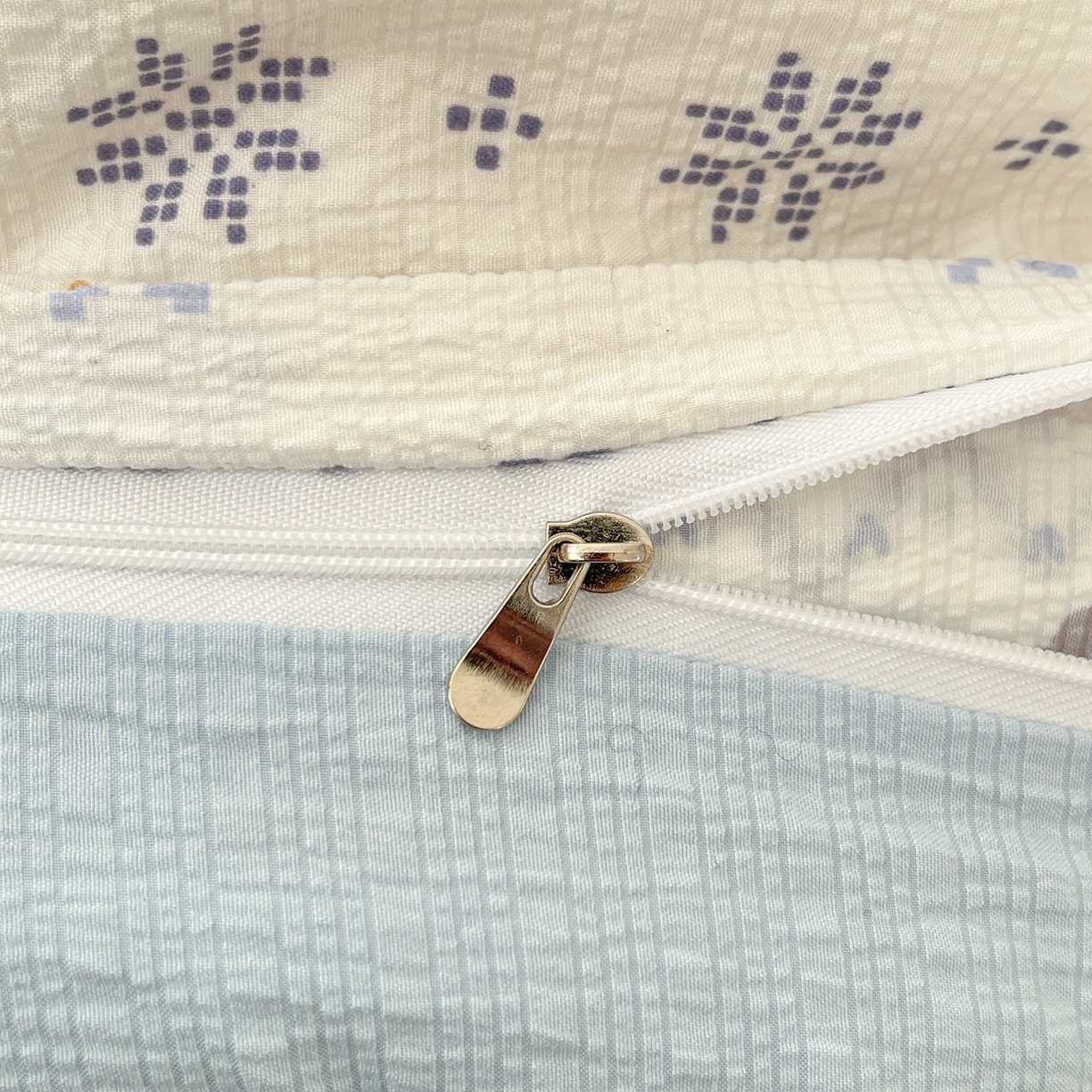 91家纺网 家纺一手货源 找家纺 玉海棠家纺 2026新款直播爆款高品质高克重泡泡纱泡芙纱四件套 小马驹