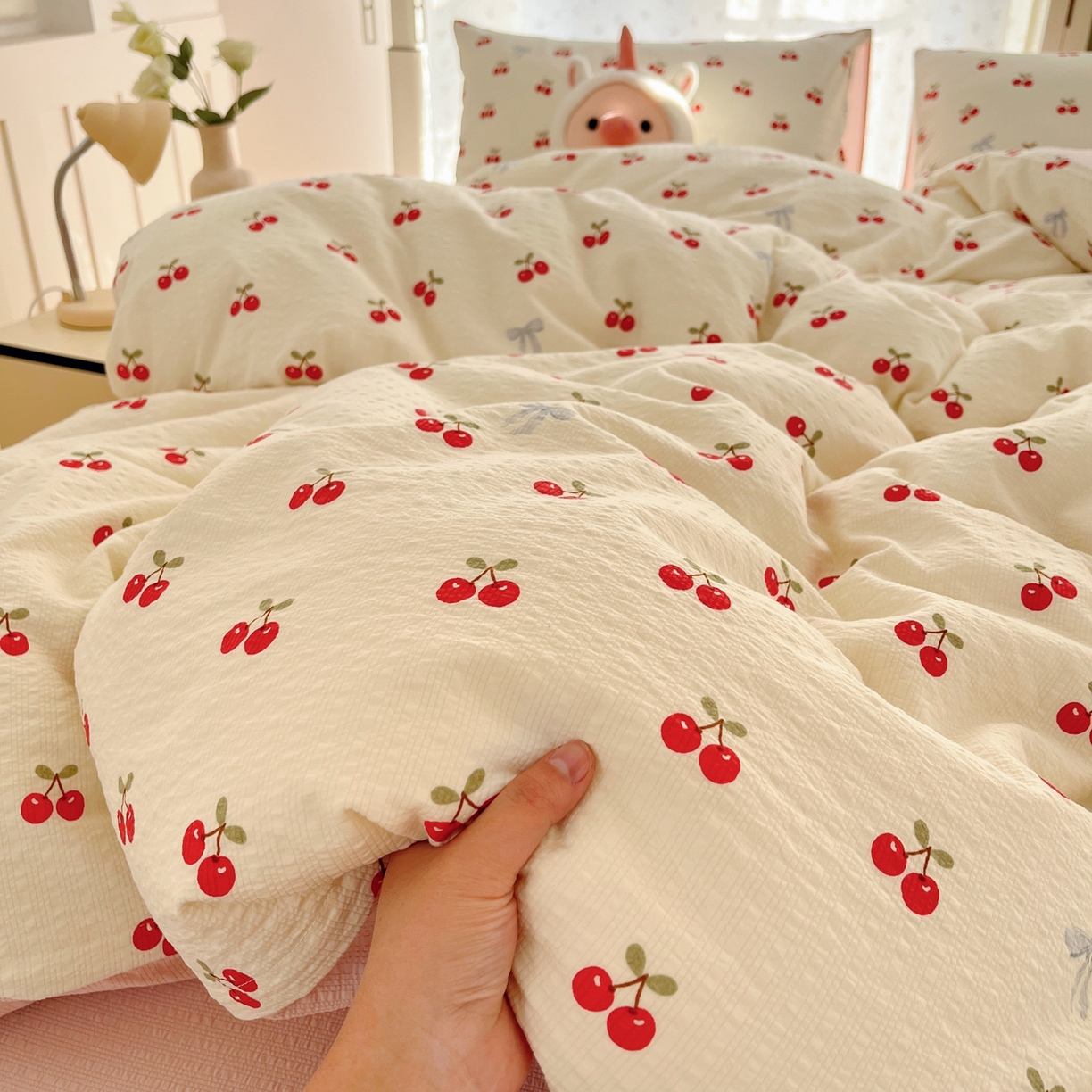 91家纺网 家纺一手货源 找家纺 玉海棠家纺 2026新款直播爆款高品质高克重泡泡纱泡芙纱四件套 小樱桃