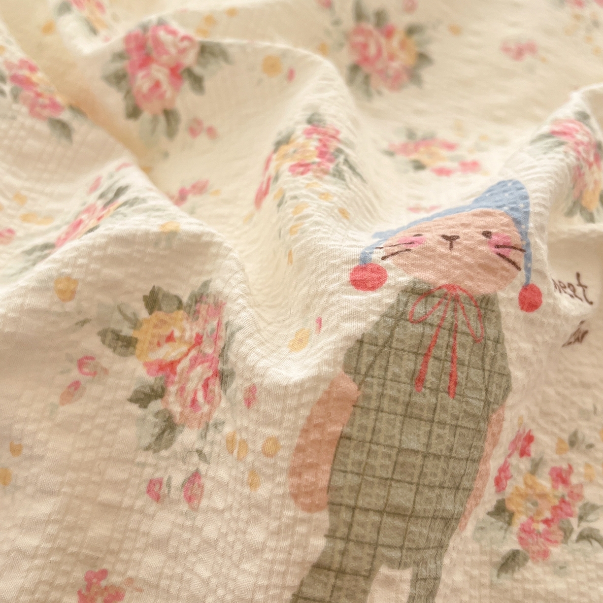 91家纺网 家纺一手货源 找家纺 玉海棠家纺 2026新款直播爆款高品质高克重泡泡纱泡芙纱四件套 绽放兔兔