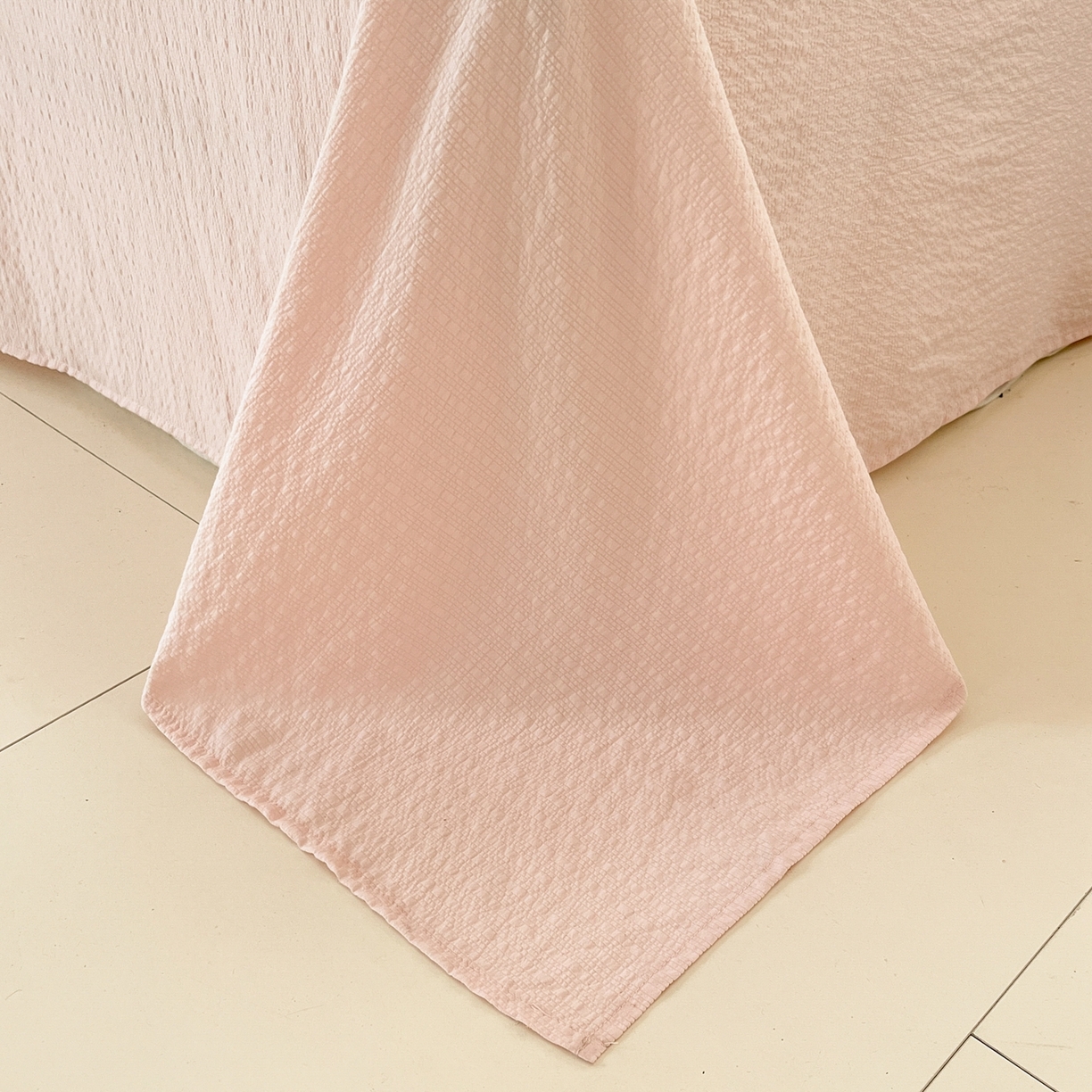 91家纺网 家纺一手货源 找家纺 玉海棠家纺 2026新款直播爆款高品质高克重泡泡纱泡芙纱四件套 绽放兔兔