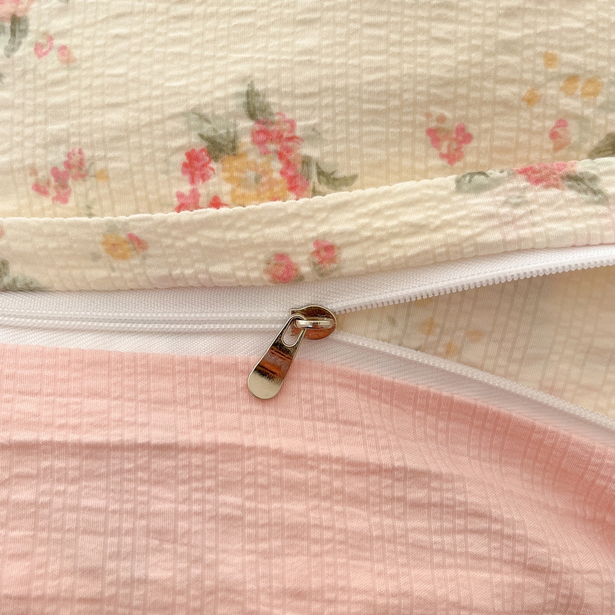 91家纺网 家纺一手货源 找家纺 玉海棠家纺 2026新款直播爆款高品质高克重泡泡纱泡芙纱四件套 绽放兔兔