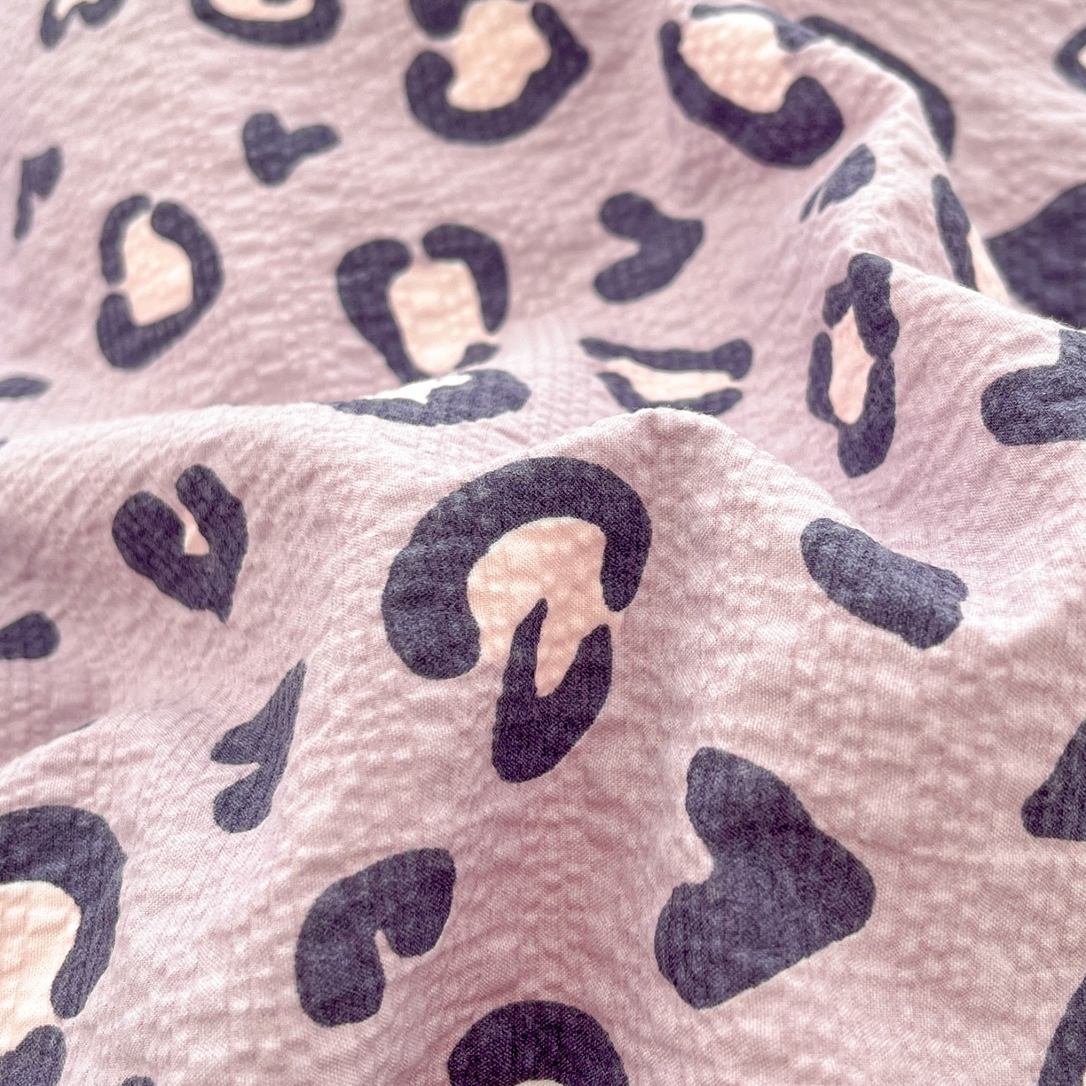 91家纺网 家纺一手货源 找家纺 玉海棠家纺 2026新款直播爆款高品质高克重泡泡纱泡芙纱四件套 紫豹纹