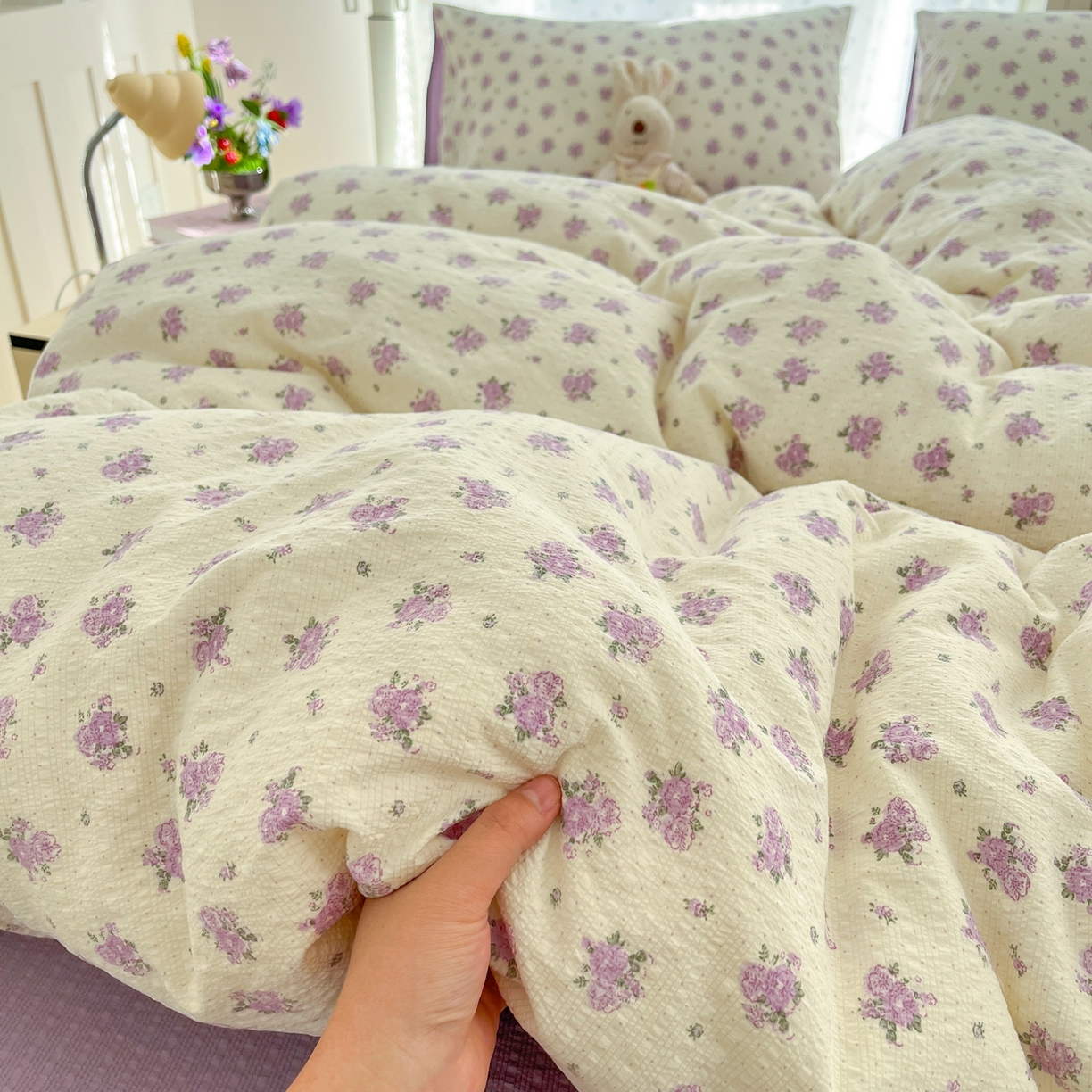 91家纺网 家纺一手货源 找家纺 玉海棠家纺 2026新款直播爆款高品质高克重泡泡纱泡芙纱四件套 紫色小花