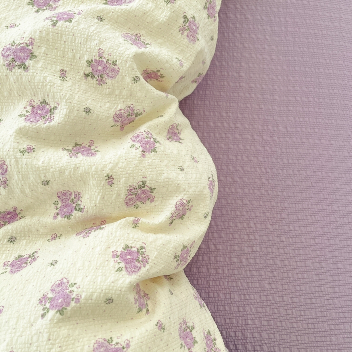 91家纺网 家纺一手货源 找家纺 玉海棠家纺 2026新款直播爆款高品质高克重泡泡纱泡芙纱四件套 紫色小花