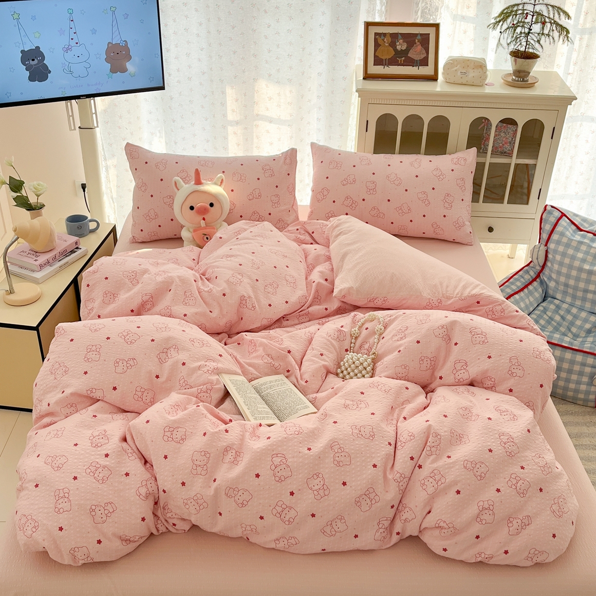 91家纺网 家纺一手货源 找家纺 玉海棠家纺 2026新款直播爆款高品质高克重泡泡纱泡芙纱四件套 hello粉凯蒂