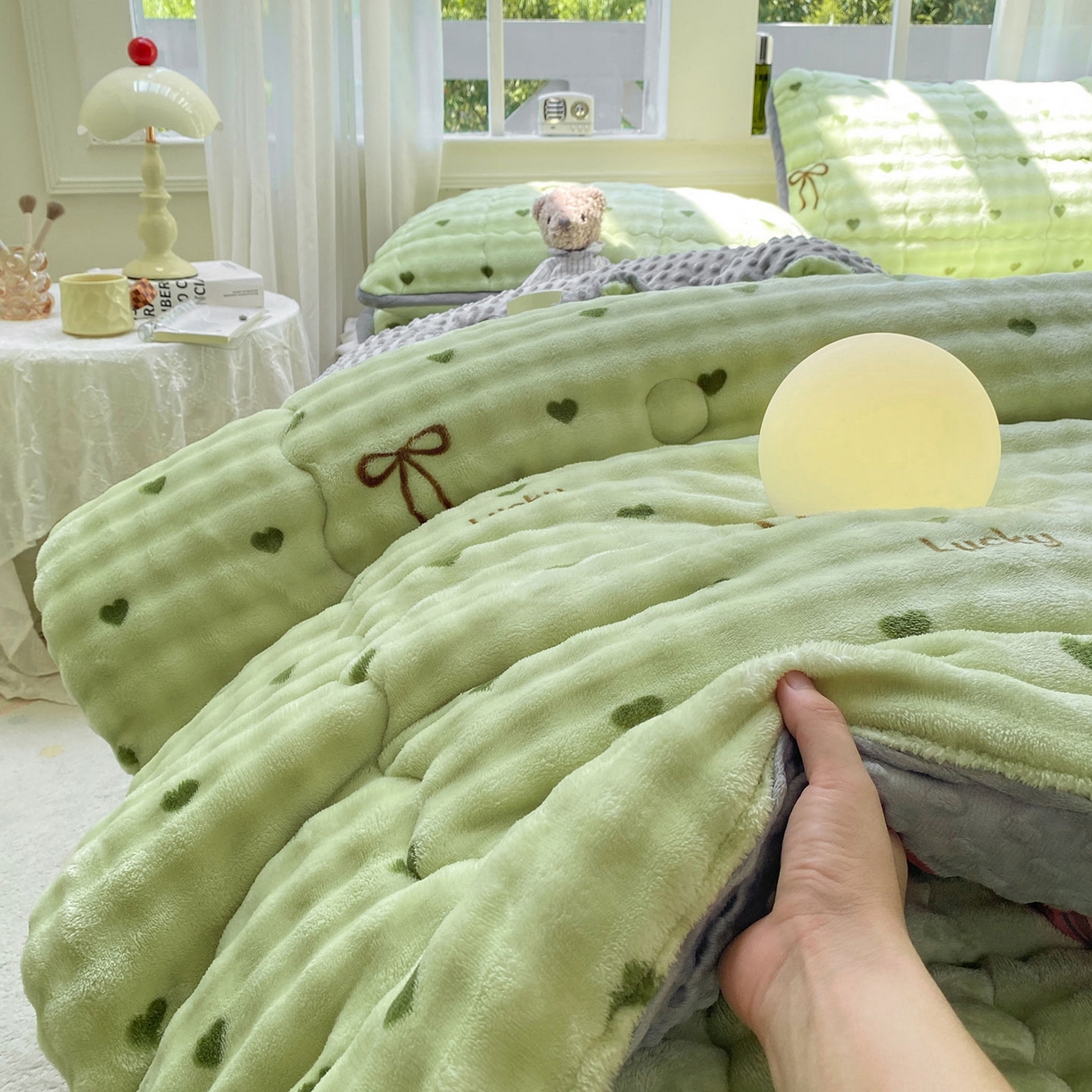 91家纺网 家纺一手货源 找家纺 犇牛仓储供应链 2026新款A类牛奶绒豆豆绒泡泡印花冬被 被子被芯 爱心绿【兔兔绒豆豆被】