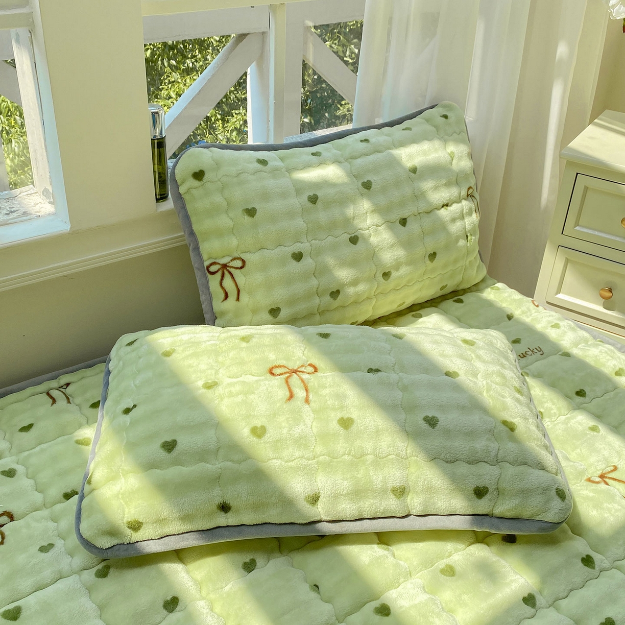 91家纺网 家纺一手货源 找家纺 犇牛仓储供应链 2026新款A类牛奶绒豆豆绒泡泡印花冬被 被子被芯 爱心绿【兔兔绒豆豆被】