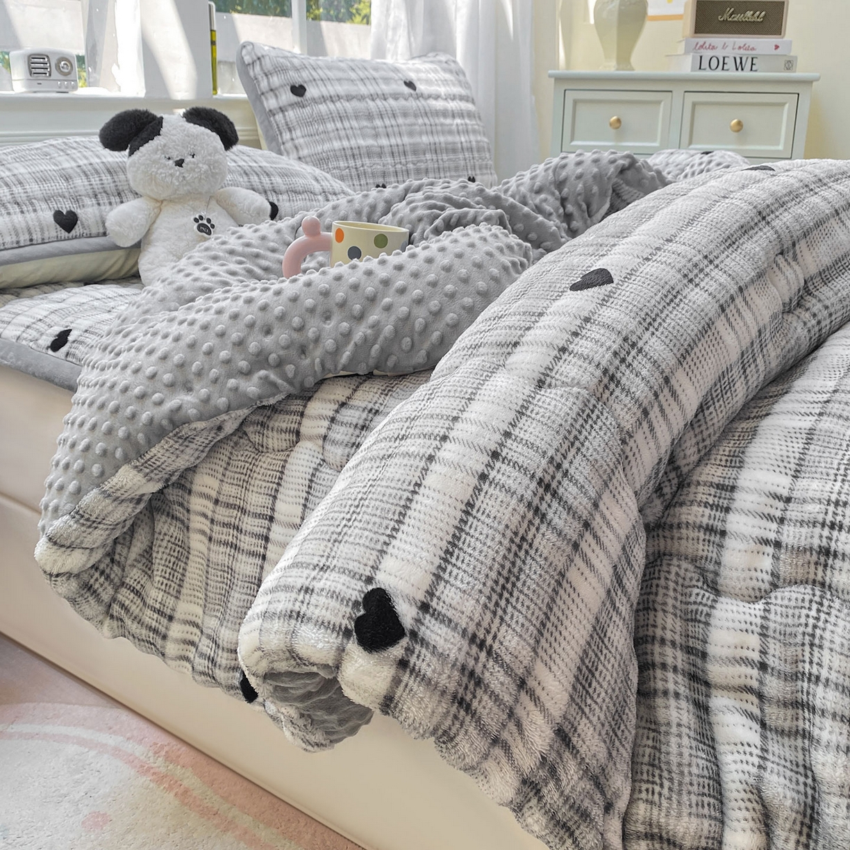 91家纺网 家纺一手货源 找家纺 犇牛仓储供应链 2026新款A类牛奶绒豆豆绒泡泡印花冬被 被子被芯 格子爱心【兔兔绒豆豆被】