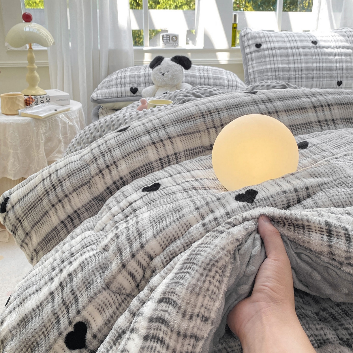 91家纺网 家纺一手货源 找家纺 犇牛仓储供应链 2026新款A类牛奶绒豆豆绒泡泡印花冬被 被子被芯 格子爱心【兔兔绒豆豆被】