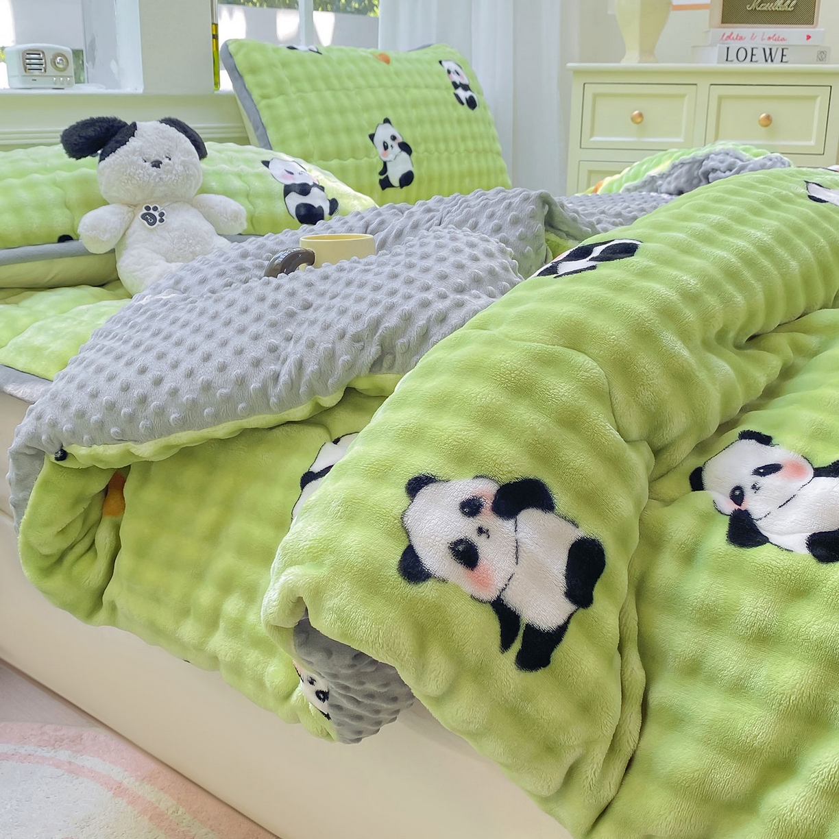 91家纺网 家纺一手货源 找家纺 犇牛仓储供应链 2026新款A类牛奶绒豆豆绒泡泡印花冬被 被子被芯 熊猫【兔兔绒豆豆被】