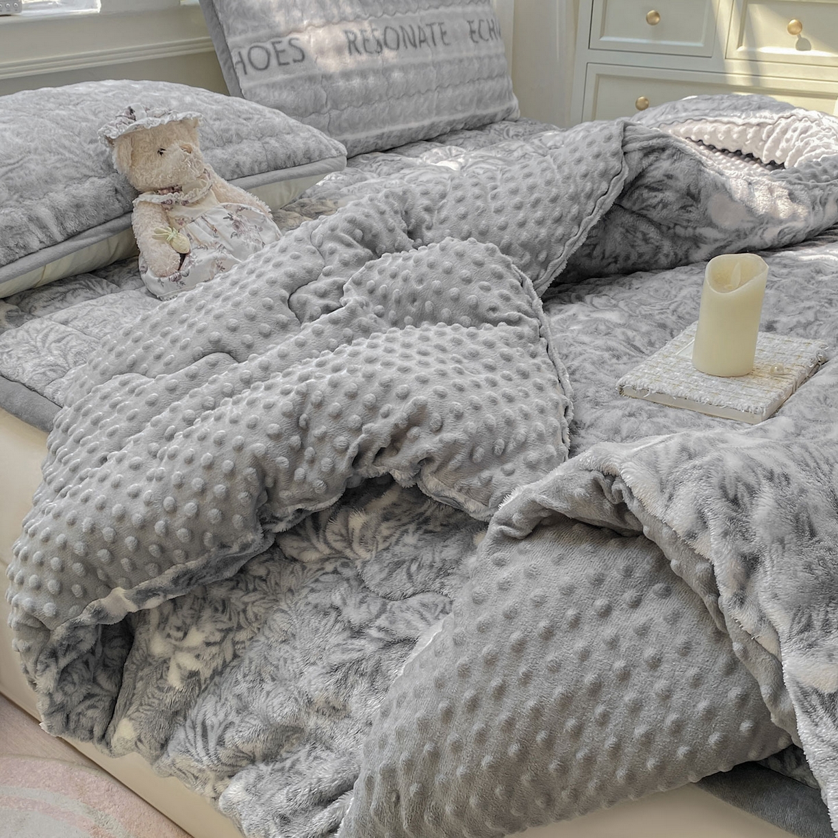 91家纺网 家纺一手货源 找家纺 犇牛仓储供应链 2026新款A类牛奶绒豆豆绒泡泡印花冬被 被子被芯 雅韵【兔兔绒豆豆被】