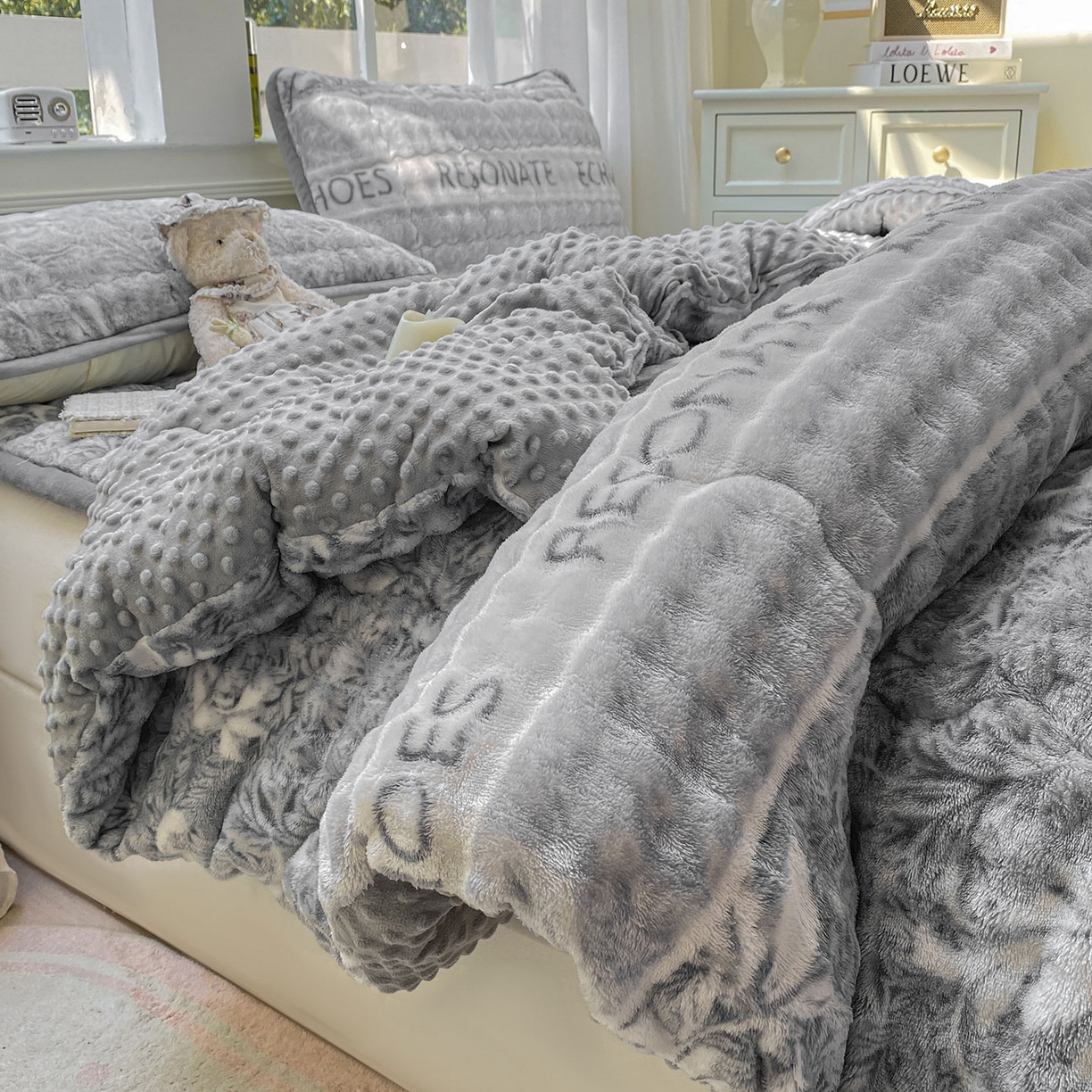 91家纺网 家纺一手货源 找家纺 犇牛仓储供应链 2026新款A类牛奶绒豆豆绒泡泡印花冬被 被子被芯 雅韵【兔兔绒豆豆被】