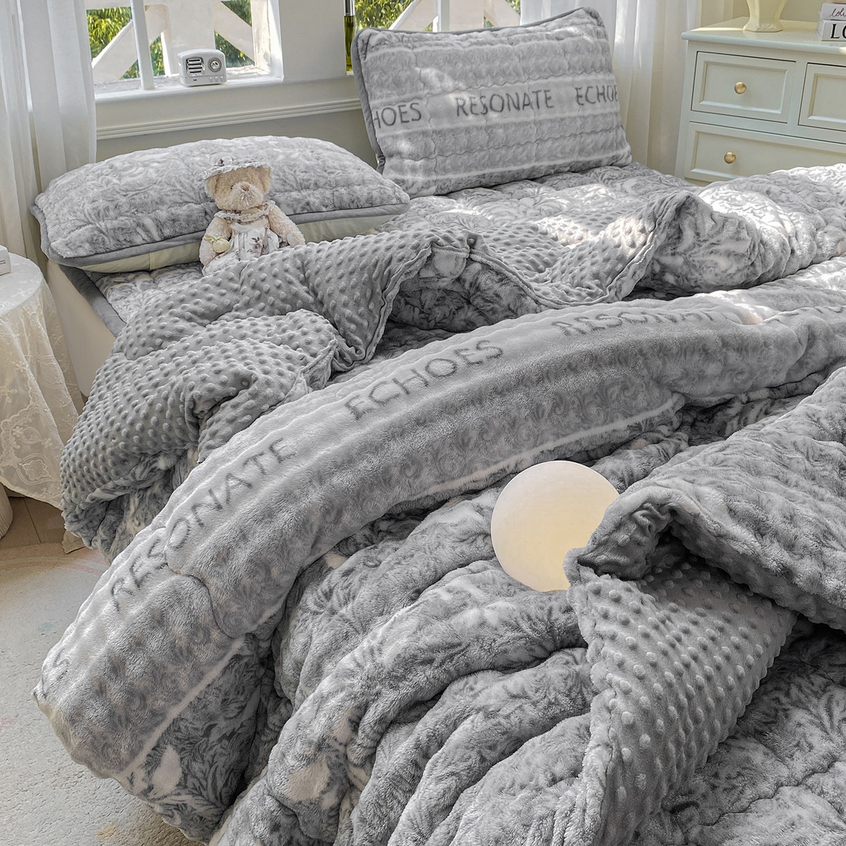 91家纺网 家纺一手货源 找家纺 犇牛仓储供应链 2026新款A类牛奶绒豆豆绒泡泡印花冬被 被子被芯 雅韵【兔兔绒豆豆被】