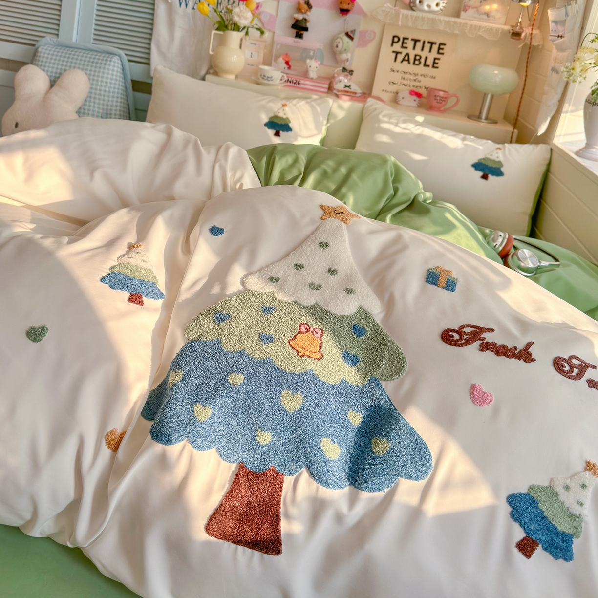 91家纺网 家纺一手货源 找家纺 优卡迪家纺馆 2026新款A类云锦棉毛巾绣四件套下载文件包含买家秀 发财树-米白