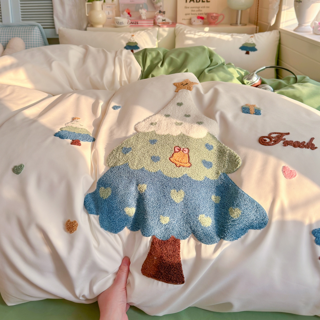 91家纺网 家纺一手货源 找家纺 优卡迪家纺馆 2026新款A类云锦棉毛巾绣四件套下载文件包含买家秀 发财树-米白