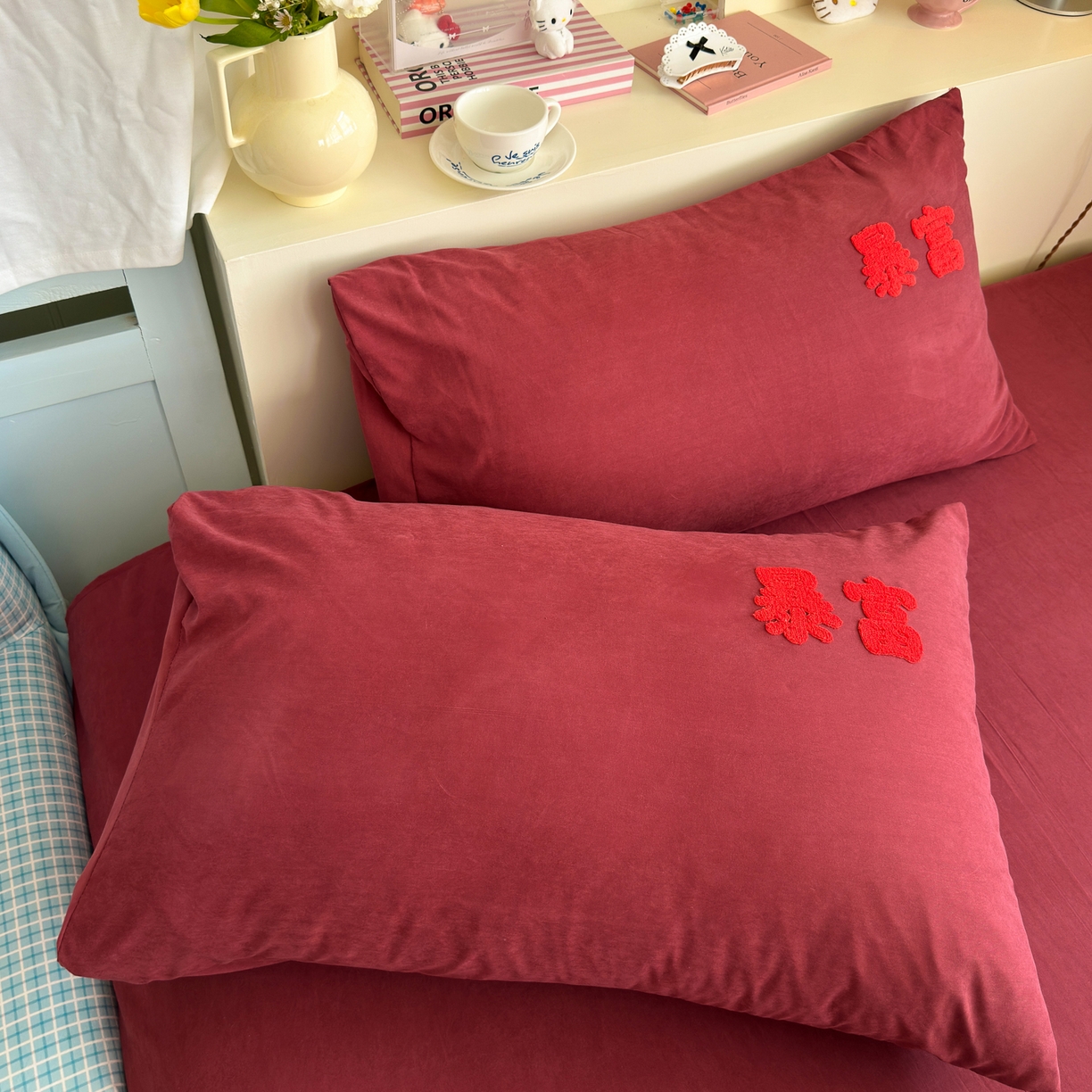 91家纺网 家纺一手货源 找家纺 优卡迪家纺馆 2026新款A类云锦棉毛巾绣四件套下载文件包含买家秀 马上暴富-红