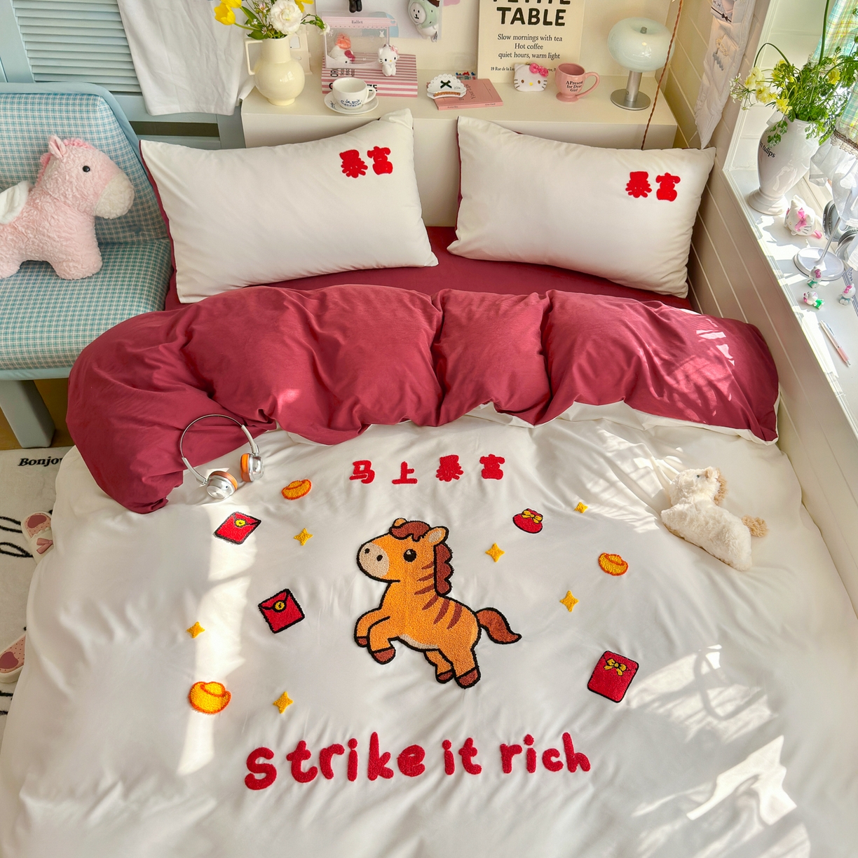 91家纺网 家纺一手货源 找家纺 优卡迪家纺馆 2026新款A类云锦棉毛巾绣四件套下载文件包含买家秀 马上暴富-白