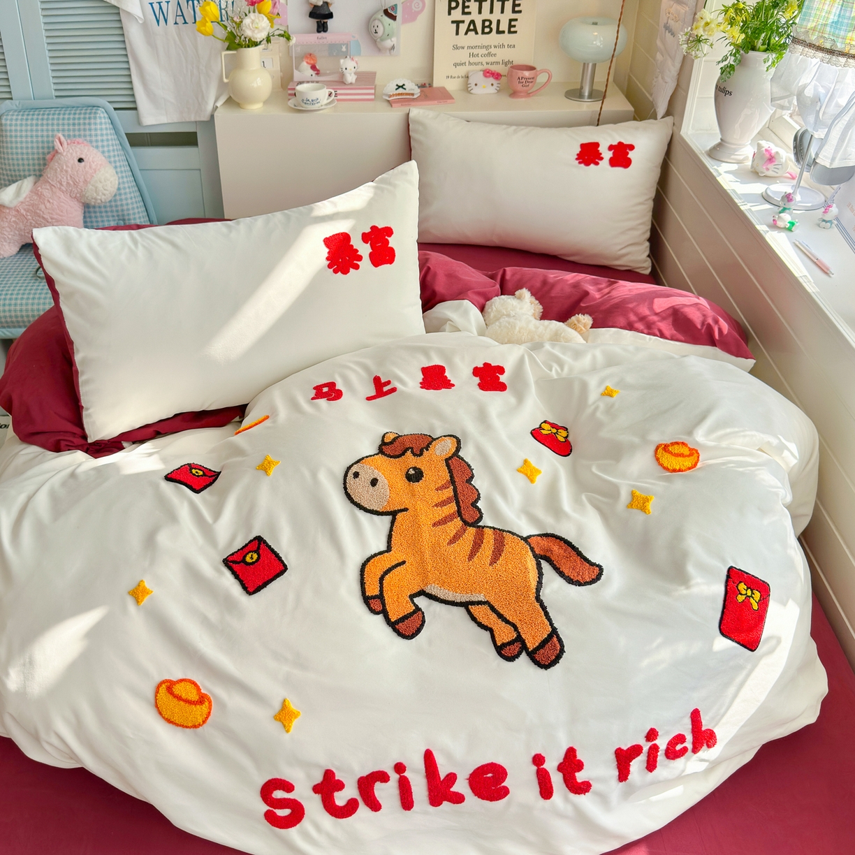 91家纺网 家纺一手货源 找家纺 优卡迪家纺馆 2026新款A类云锦棉毛巾绣四件套下载文件包含买家秀 马上暴富-白