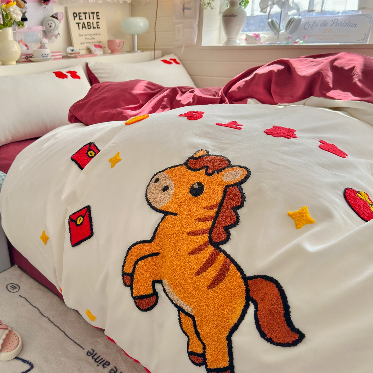 91家纺网 家纺一手货源 找家纺 优卡迪家纺馆 2026新款A类云锦棉毛巾绣四件套下载文件包含买家秀 马上暴富-白