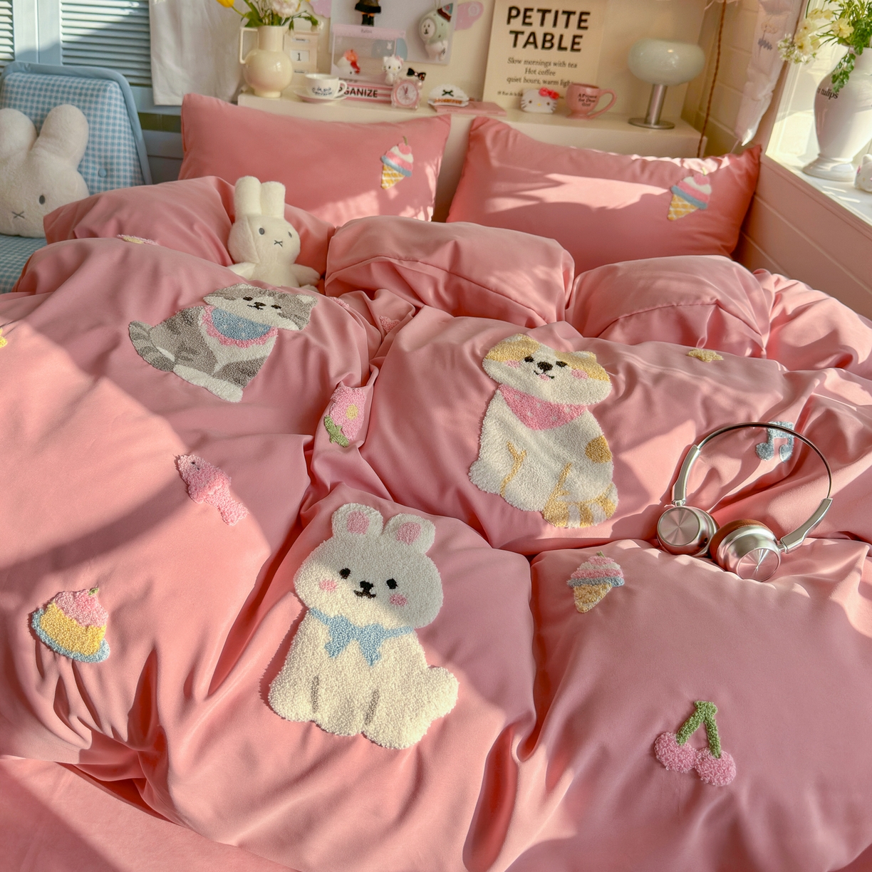 91家纺网 家纺一手货源 找家纺 优卡迪家纺馆 2026新款A类云锦棉毛巾绣四件套下载文件包含买家秀 甜系萌宠-红