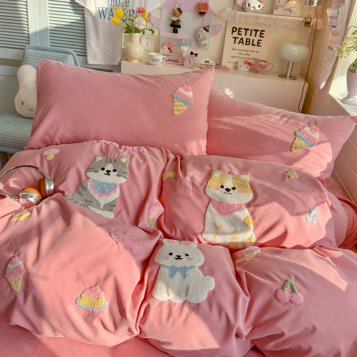 91家纺网 家纺一手货源 找家纺 优卡迪家纺馆 2026新款A类云锦棉毛巾绣四件套下载文件包含买家秀 甜系萌宠-红