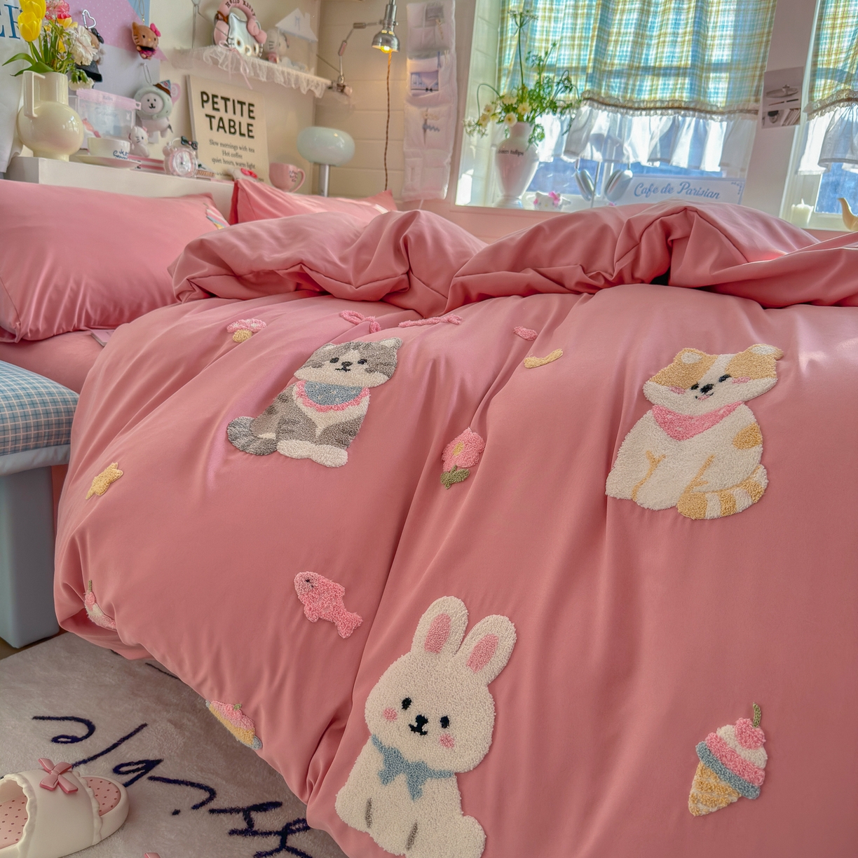 91家纺网 家纺一手货源 找家纺 优卡迪家纺馆 2026新款A类云锦棉毛巾绣四件套下载文件包含买家秀 甜系萌宠-红