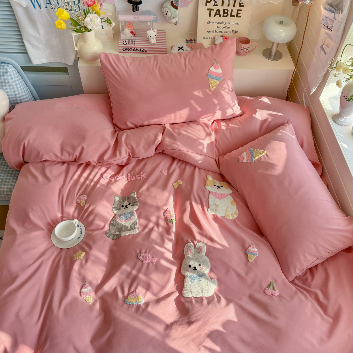 91家纺网 家纺一手货源 找家纺 优卡迪家纺馆 2026新款A类云锦棉毛巾绣四件套下载文件包含买家秀 甜系萌宠-红