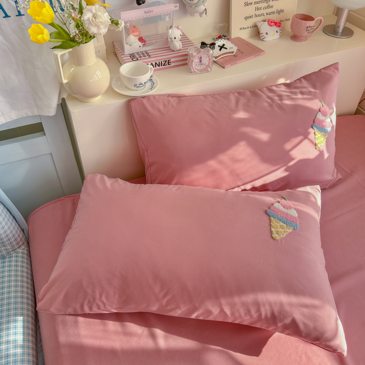 91家纺网 家纺一手货源 找家纺 优卡迪家纺馆 2026新款A类云锦棉毛巾绣四件套下载文件包含买家秀 甜系萌宠-红