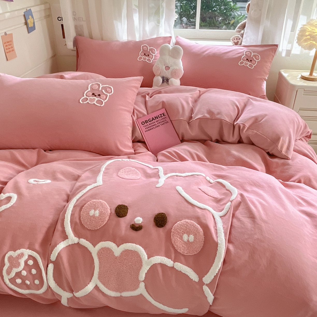 91家纺网 家纺一手货源 找家纺 优卡迪家纺馆 2026新款A类云锦棉毛巾绣四件套下载文件包含买家秀 奶油兔-红