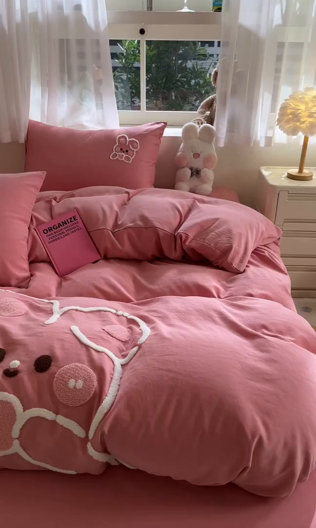 91家纺网 家纺一手货源 找家纺 优卡迪家纺馆 2026新款A类云锦棉毛巾绣四件套下载文件包含买家秀 奶油兔-红