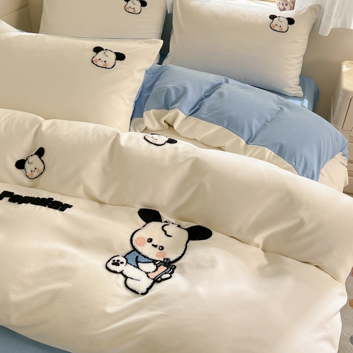 91家纺网 家纺一手货源 找家纺 优卡迪家纺馆 2026新款A类云锦棉毛巾绣四件套下载文件包含买家秀 俏俏狗-白