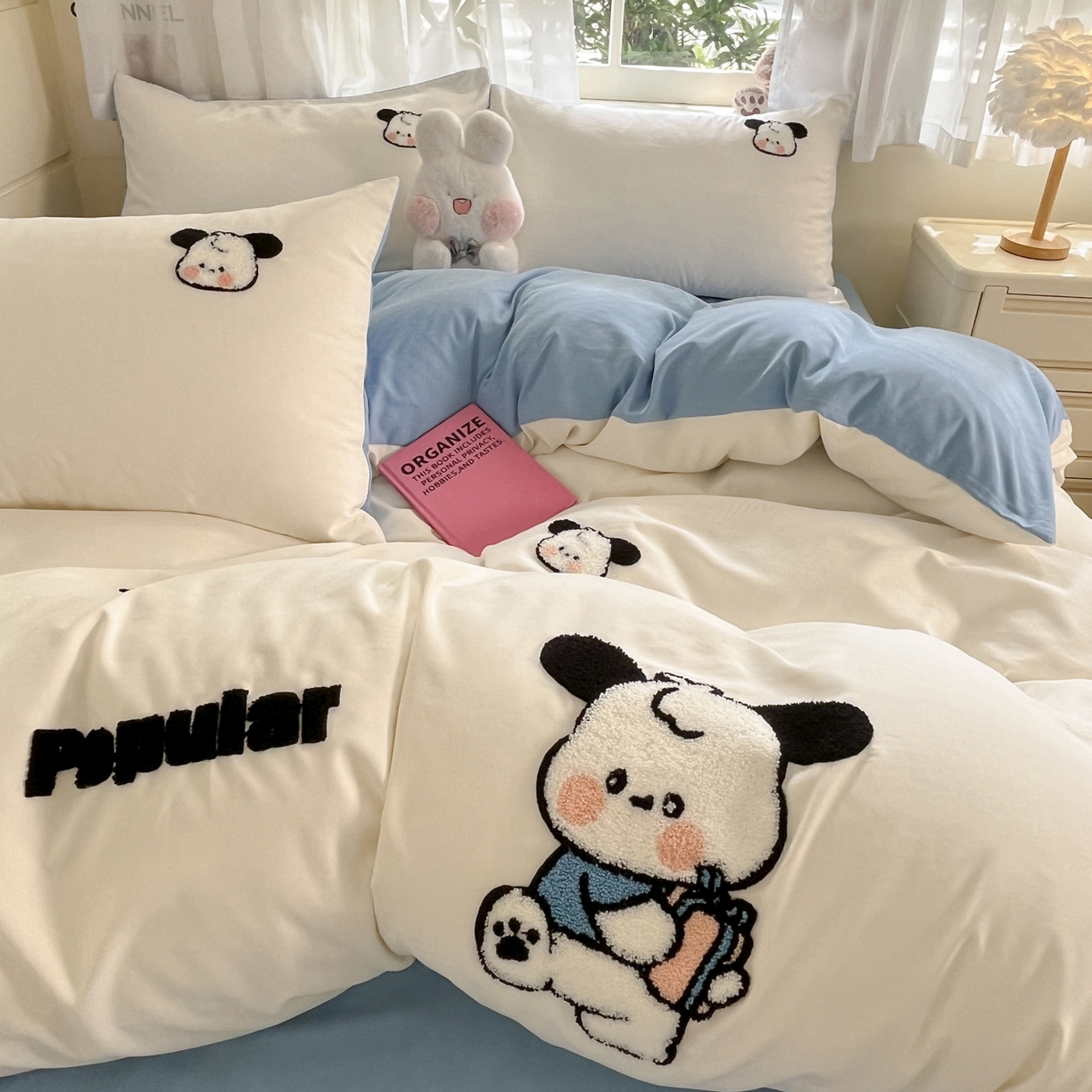 91家纺网 家纺一手货源 找家纺 优卡迪家纺馆 2026新款A类云锦棉毛巾绣四件套下载文件包含买家秀 俏俏狗-白