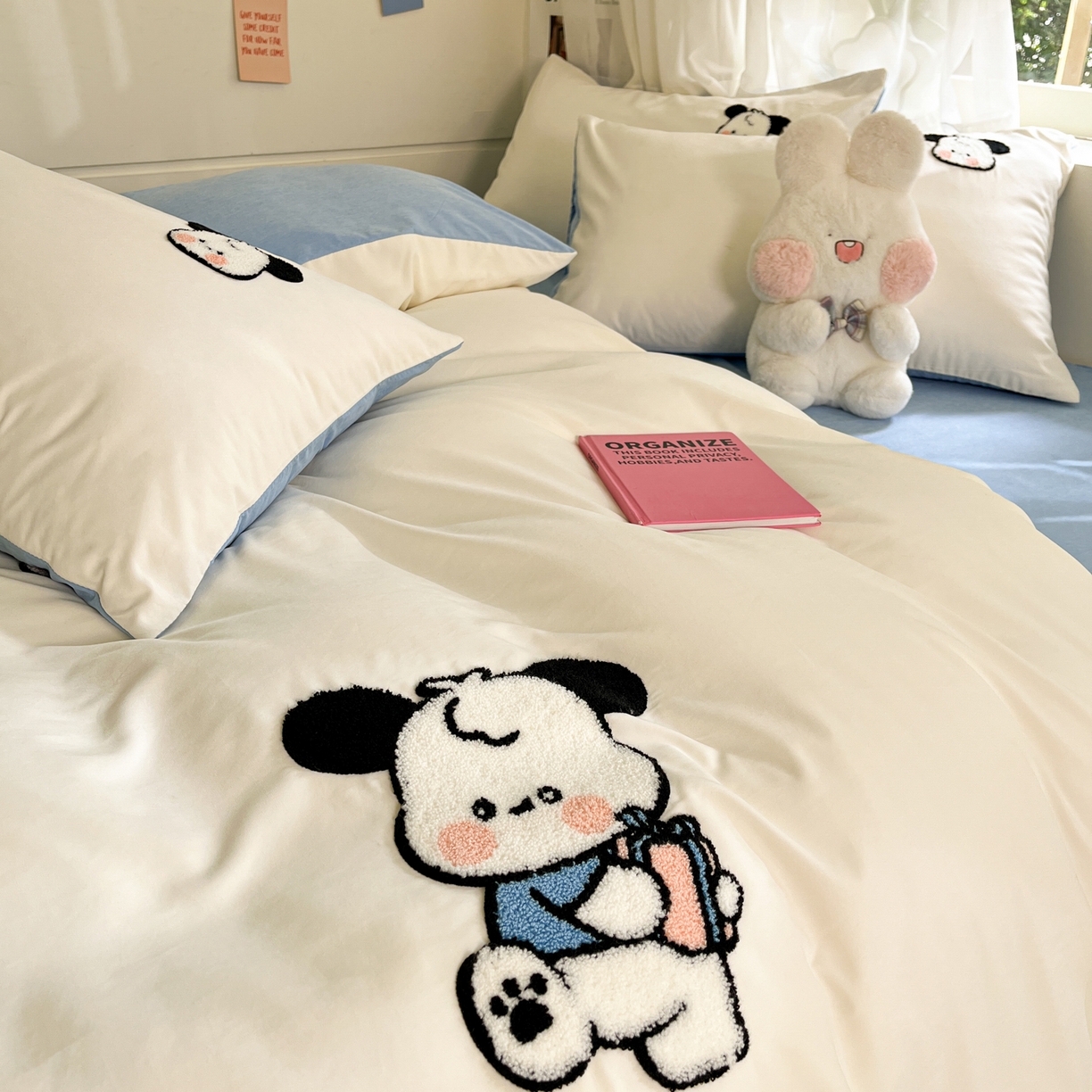 91家纺网 家纺一手货源 找家纺 优卡迪家纺馆 2026新款A类云锦棉毛巾绣四件套下载文件包含买家秀 俏俏狗-白