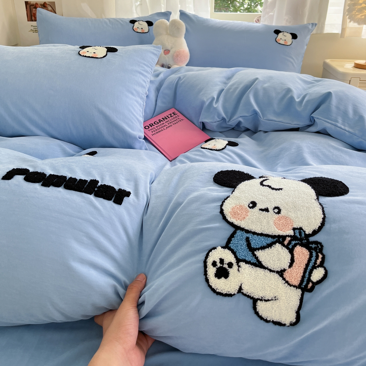 91家纺网 家纺一手货源 找家纺 优卡迪家纺馆 2026新款A类云锦棉毛巾绣四件套下载文件包含买家秀 俏俏狗-蓝