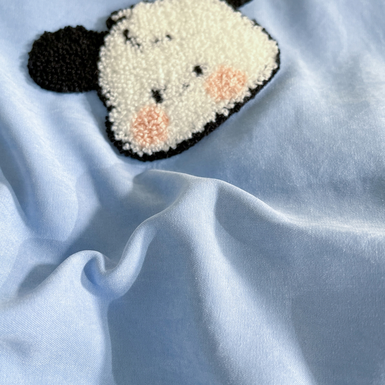 91家纺网 家纺一手货源 找家纺 优卡迪家纺馆 2026新款A类云锦棉毛巾绣四件套下载文件包含买家秀 俏俏狗-蓝