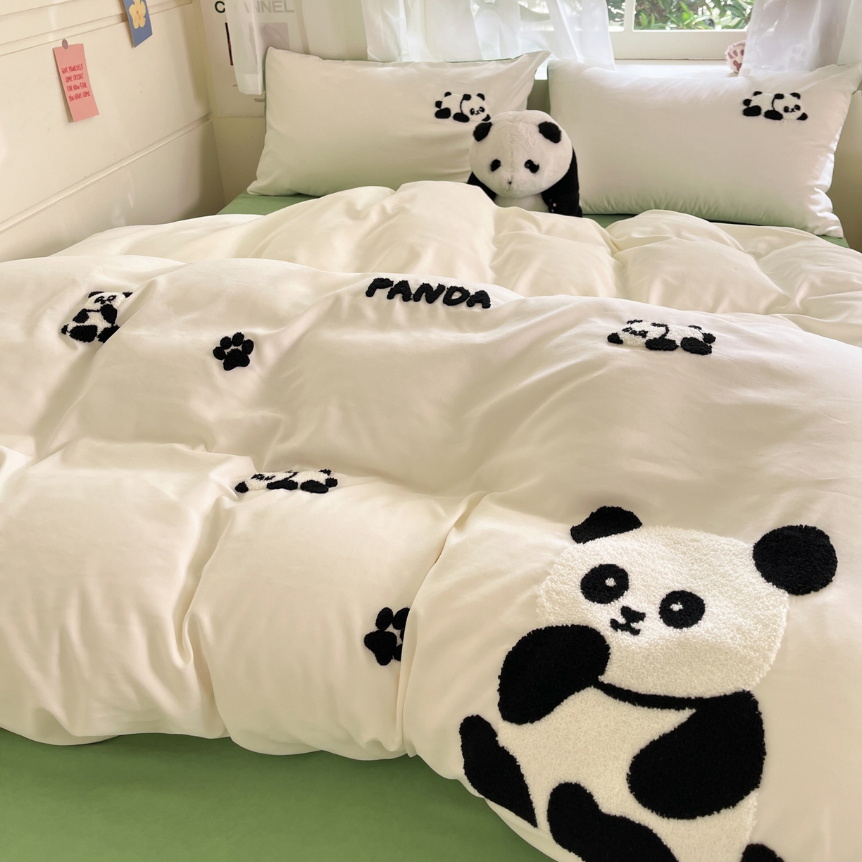 91家纺网 家纺一手货源 找家纺 优卡迪家纺馆 2026新款A类云锦棉毛巾绣四件套下载文件包含买家秀 熊猫宝贝-白