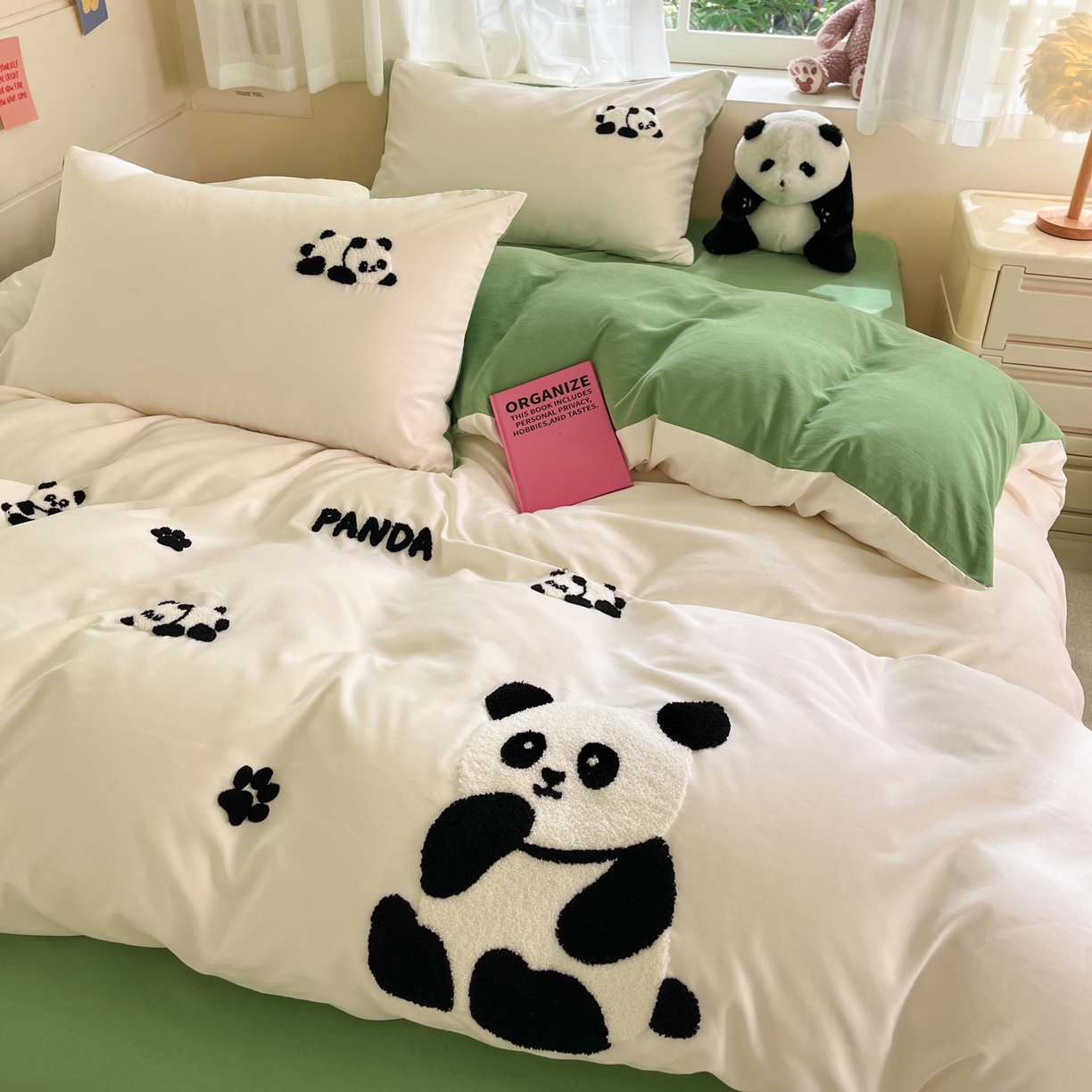 91家纺网 家纺一手货源 找家纺 优卡迪家纺馆 2026新款A类云锦棉毛巾绣四件套下载文件包含买家秀 熊猫宝贝-白