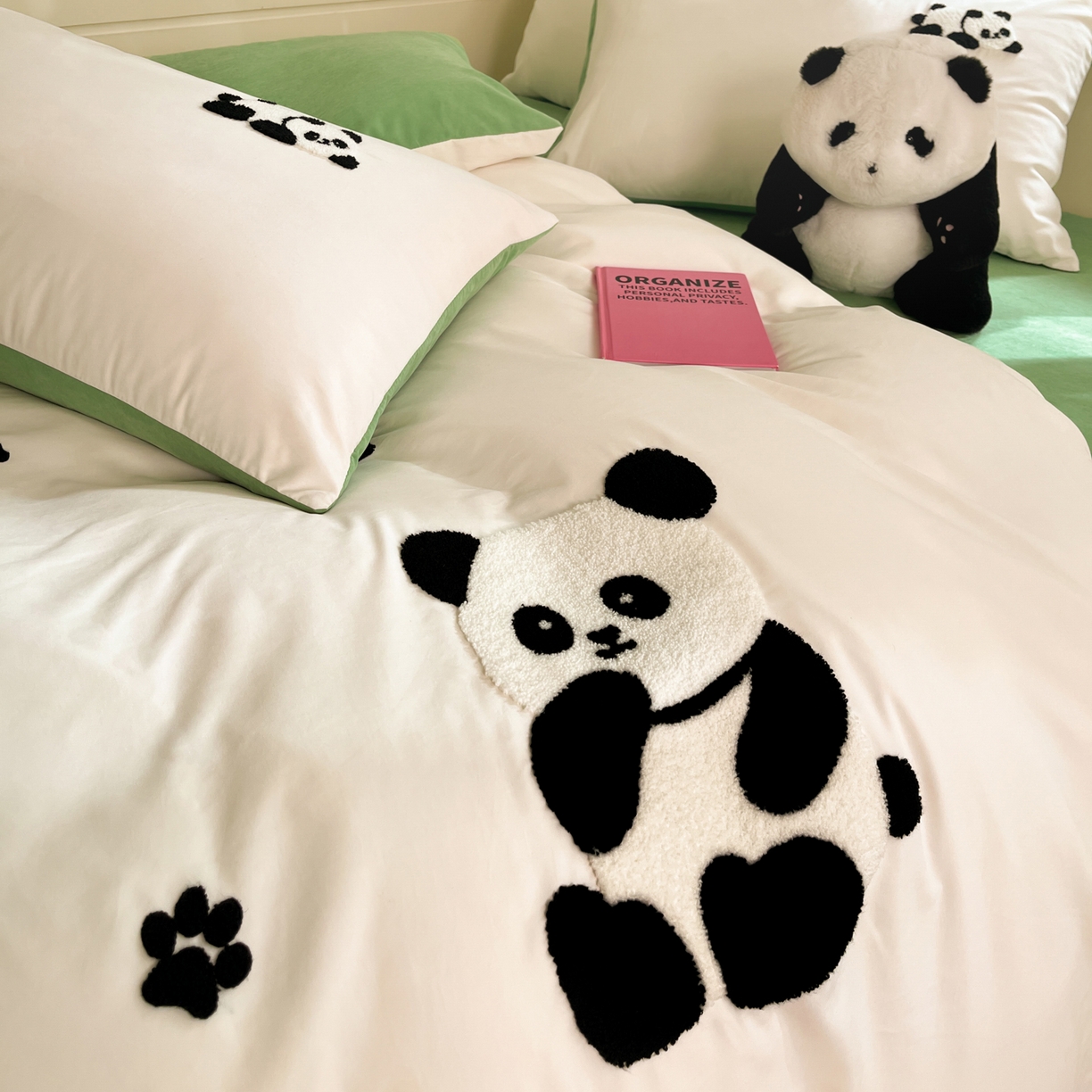 91家纺网 家纺一手货源 找家纺 优卡迪家纺馆 2026新款A类云锦棉毛巾绣四件套下载文件包含买家秀 熊猫宝贝-白