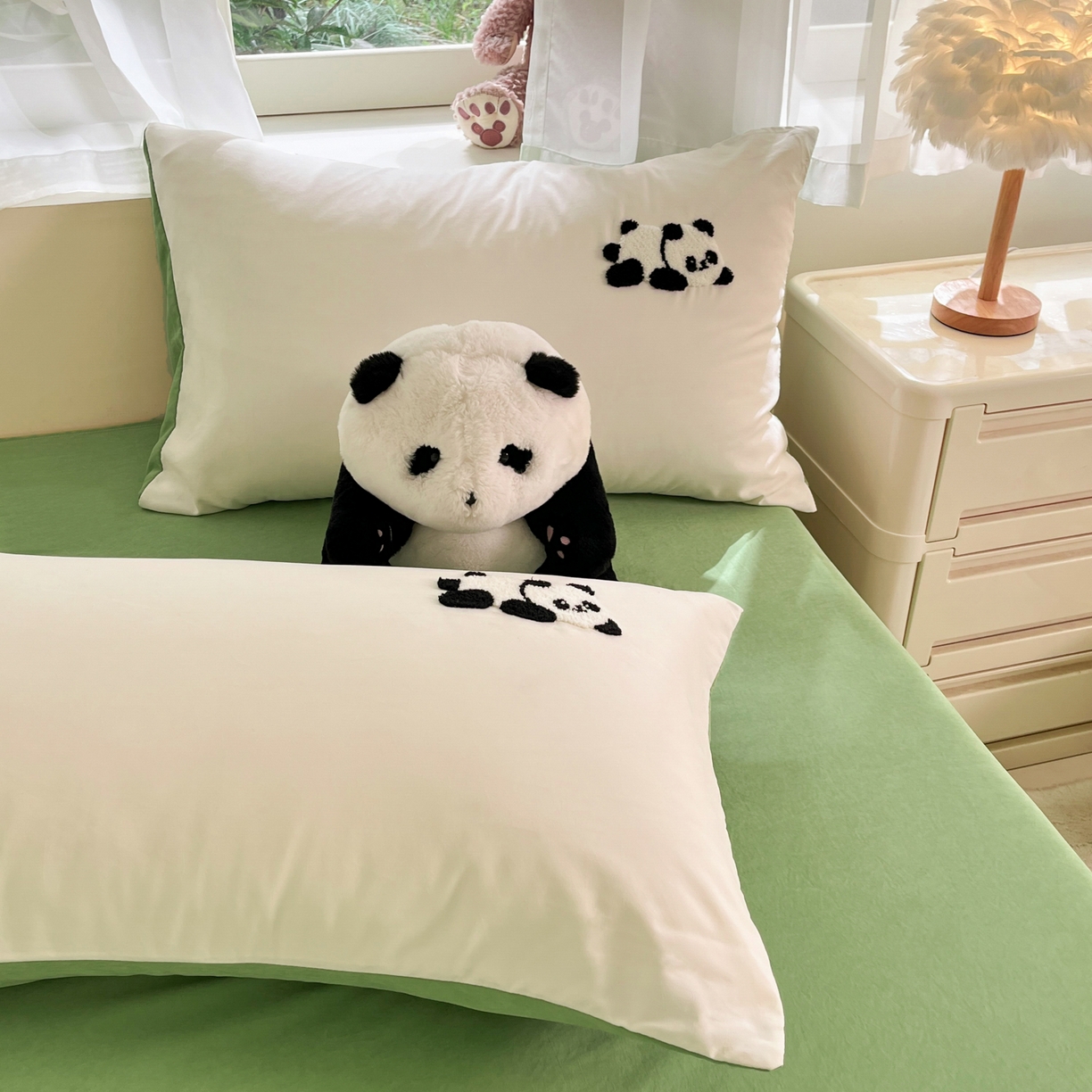 91家纺网 家纺一手货源 找家纺 优卡迪家纺馆 2026新款A类云锦棉毛巾绣四件套下载文件包含买家秀 熊猫宝贝-白