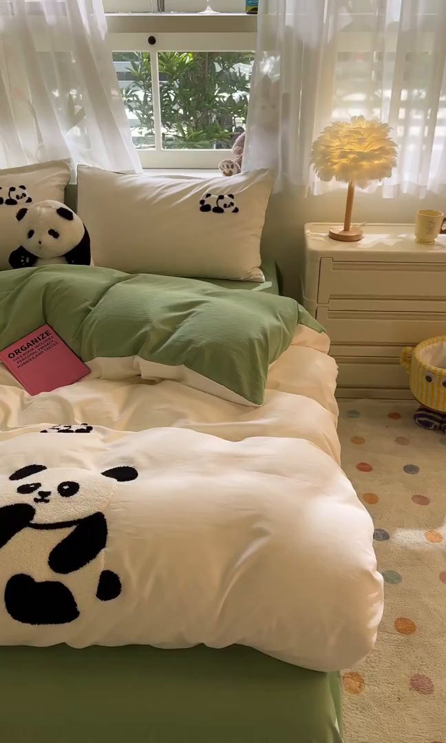 91家纺网 家纺一手货源 找家纺 优卡迪家纺馆 2026新款A类云锦棉毛巾绣四件套下载文件包含买家秀 熊猫宝贝-白