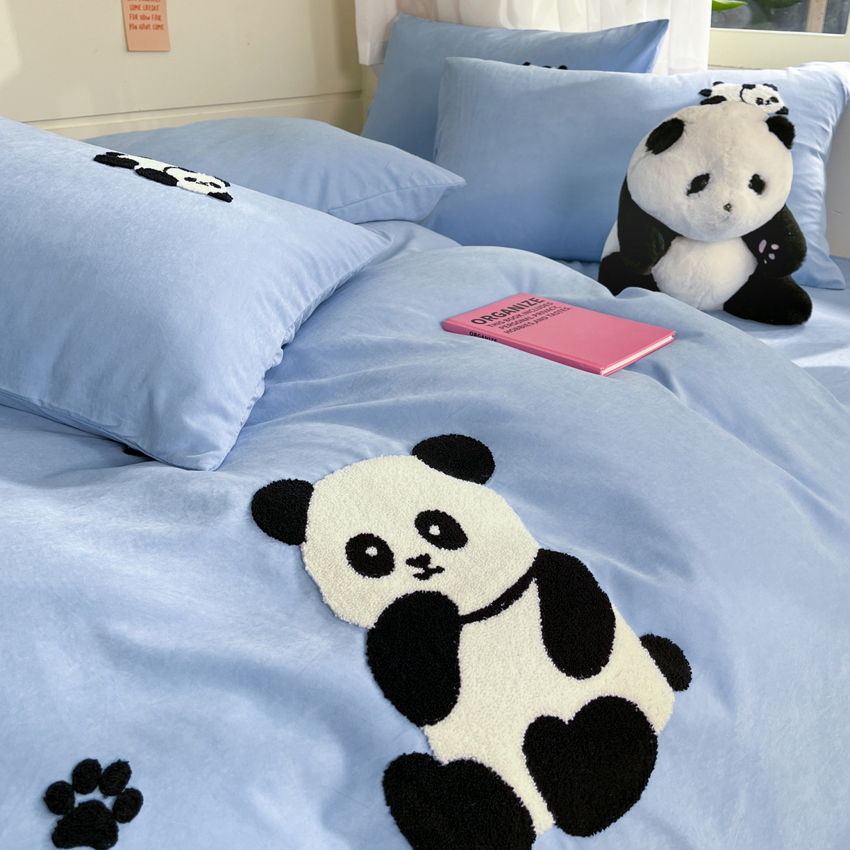 91家纺网 家纺一手货源 找家纺 优卡迪家纺馆 2026新款A类云锦棉毛巾绣四件套下载文件包含买家秀 熊猫宝贝-蓝