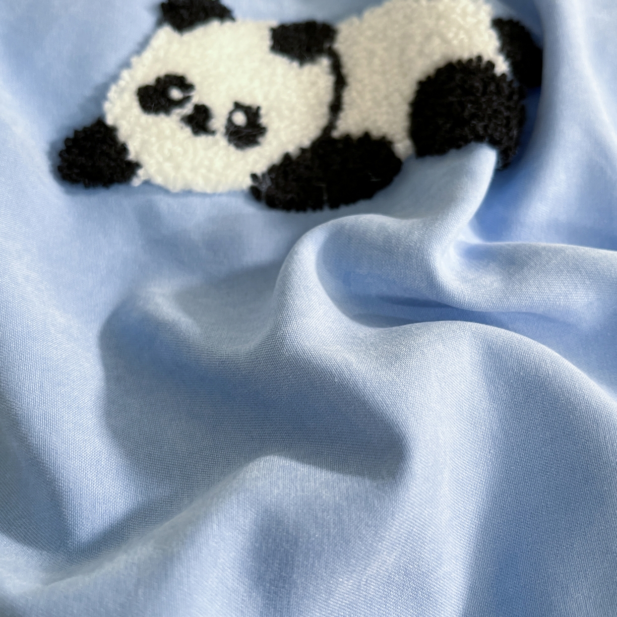 91家纺网 家纺一手货源 找家纺 优卡迪家纺馆 2026新款A类云锦棉毛巾绣四件套下载文件包含买家秀 熊猫宝贝-蓝