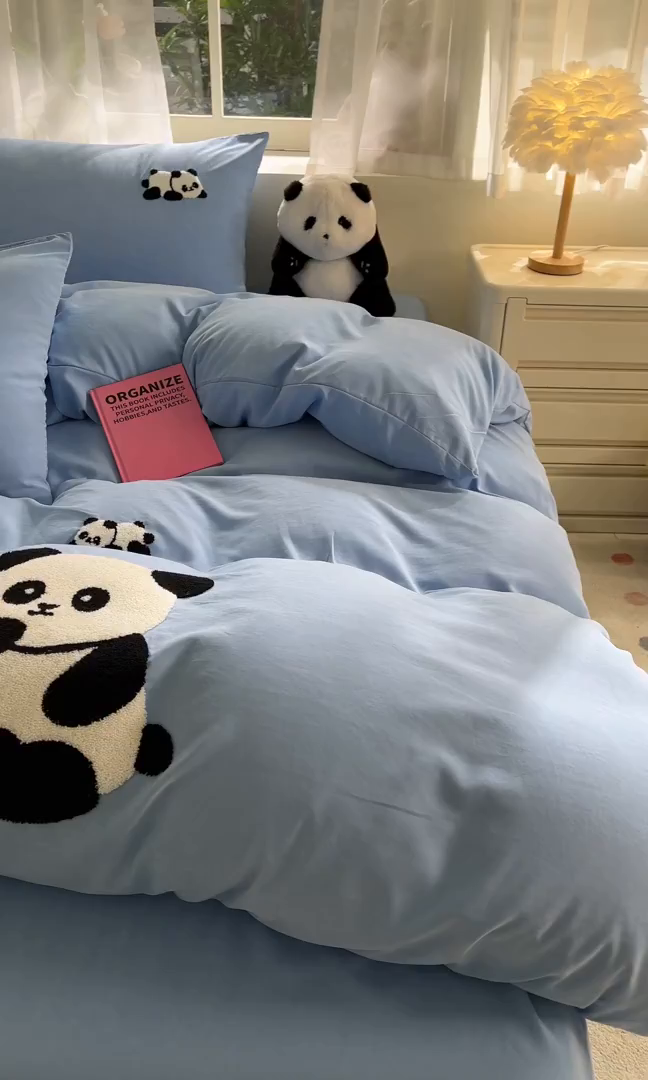 91家纺网 家纺一手货源 找家纺 优卡迪家纺馆 2026新款A类云锦棉毛巾绣四件套下载文件包含买家秀 熊猫宝贝-蓝