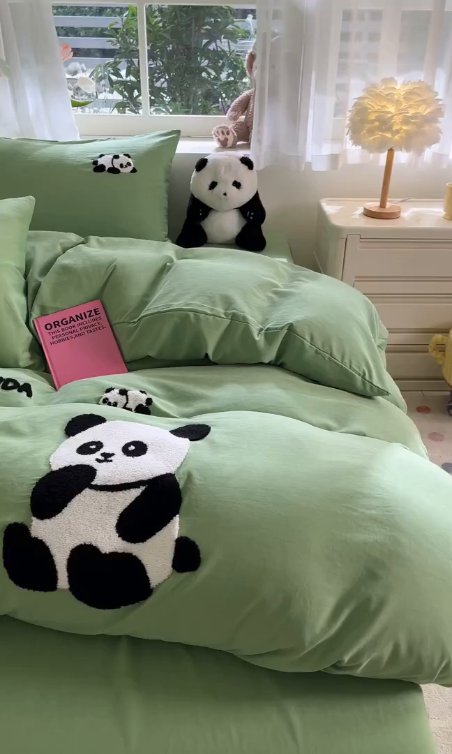 91家纺网 家纺一手货源 找家纺 优卡迪家纺馆 2026新款A类云锦棉毛巾绣四件套下载文件包含买家秀 熊猫宝贝-绿